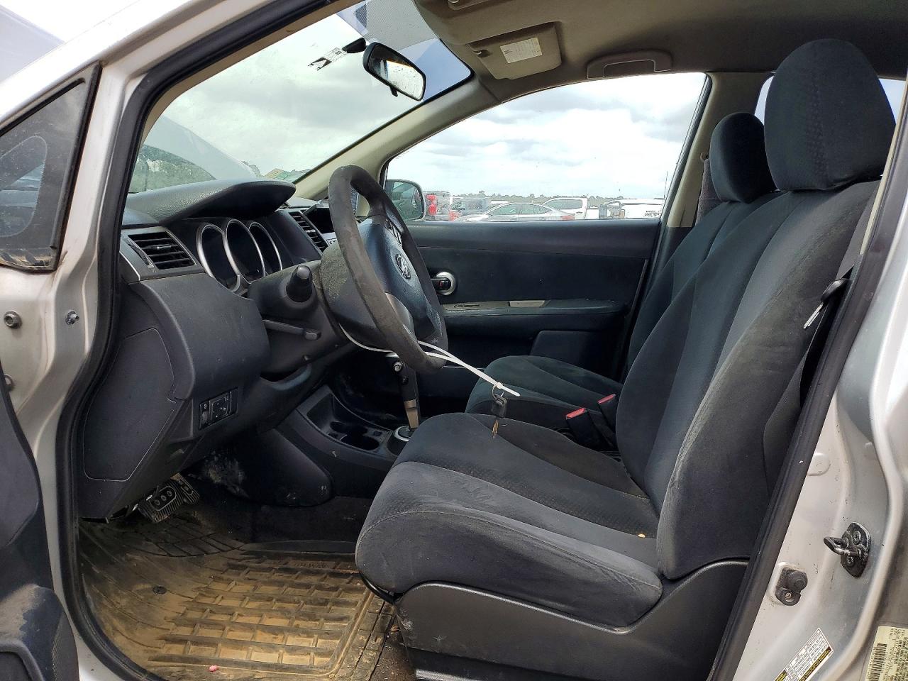 2011 Nissan Versa Silver vin: 3N1BC1CP6BL376225