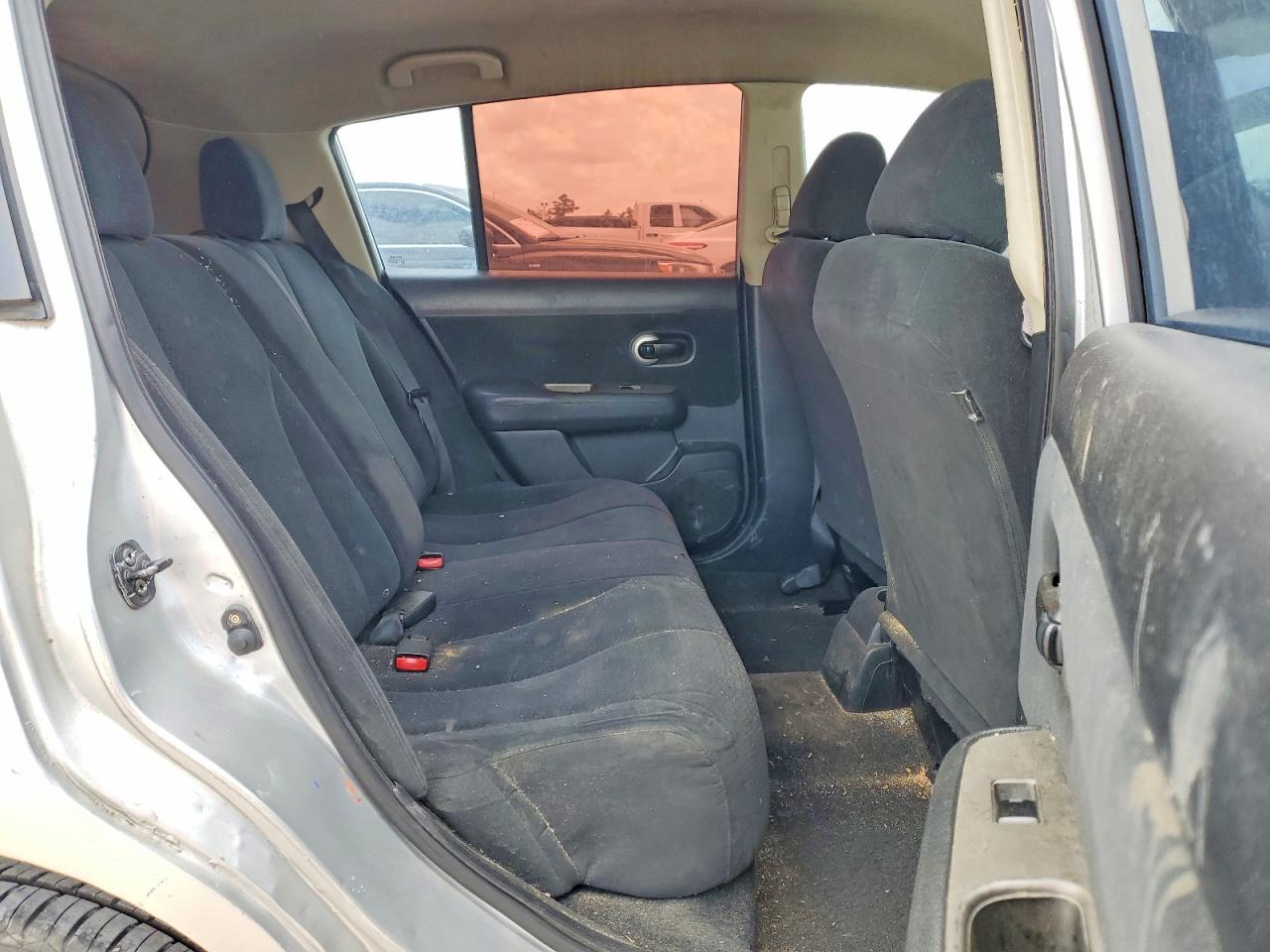 2011 Nissan Versa Silver vin: 3N1BC1CP6BL376225