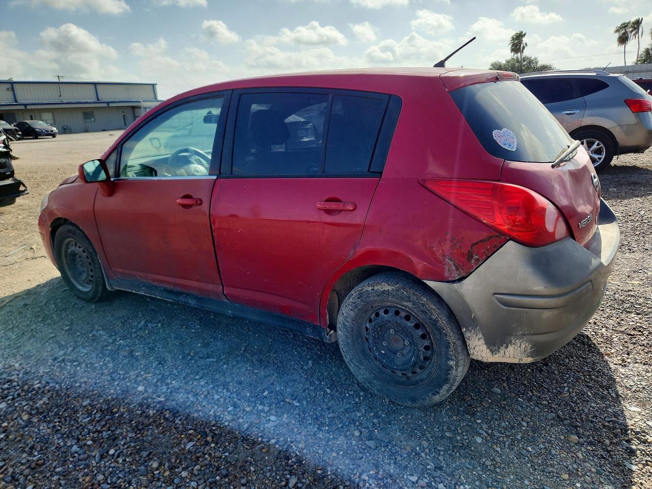 2011 Nissan Versa 1.8 S Red vin: 3N1BC1CP6BL387550
