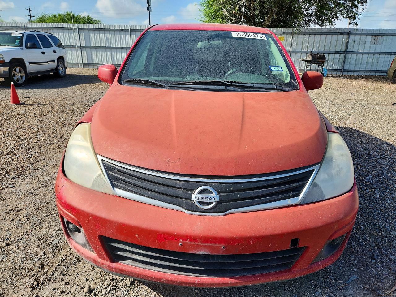2011 Nissan Versa 1.8 S Red vin: 3N1BC1CP6BL387550