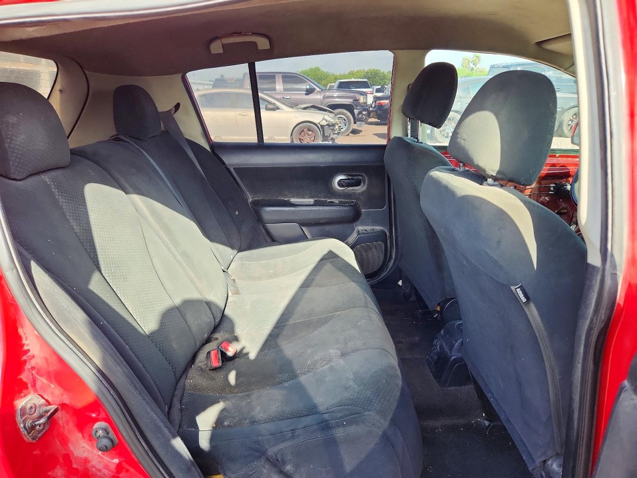 2011 Nissan Versa 1.8 S Red vin: 3N1BC1CP6BL387550