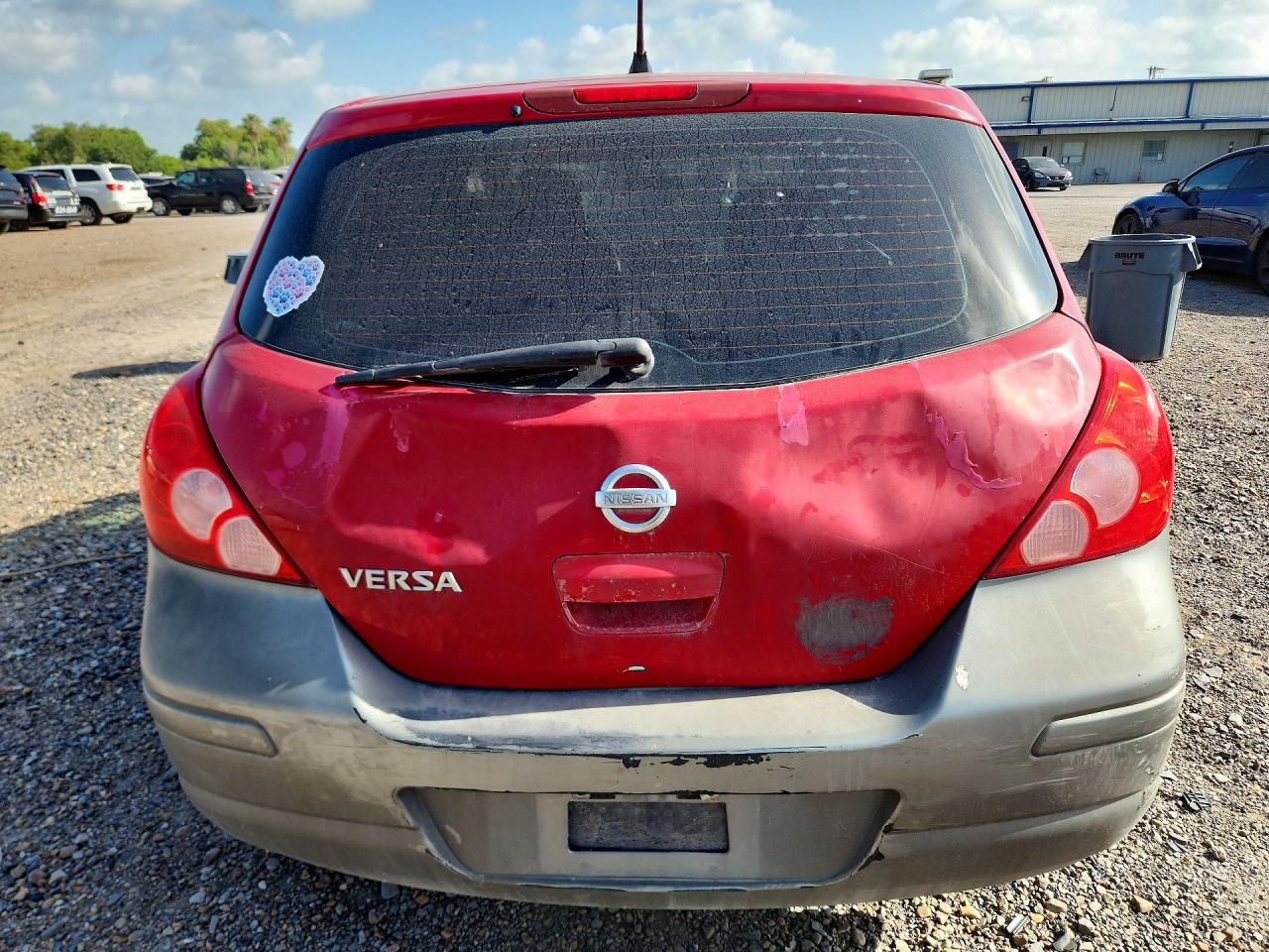 2011 Nissan Versa 1.8 S Red vin: 3N1BC1CP6BL387550