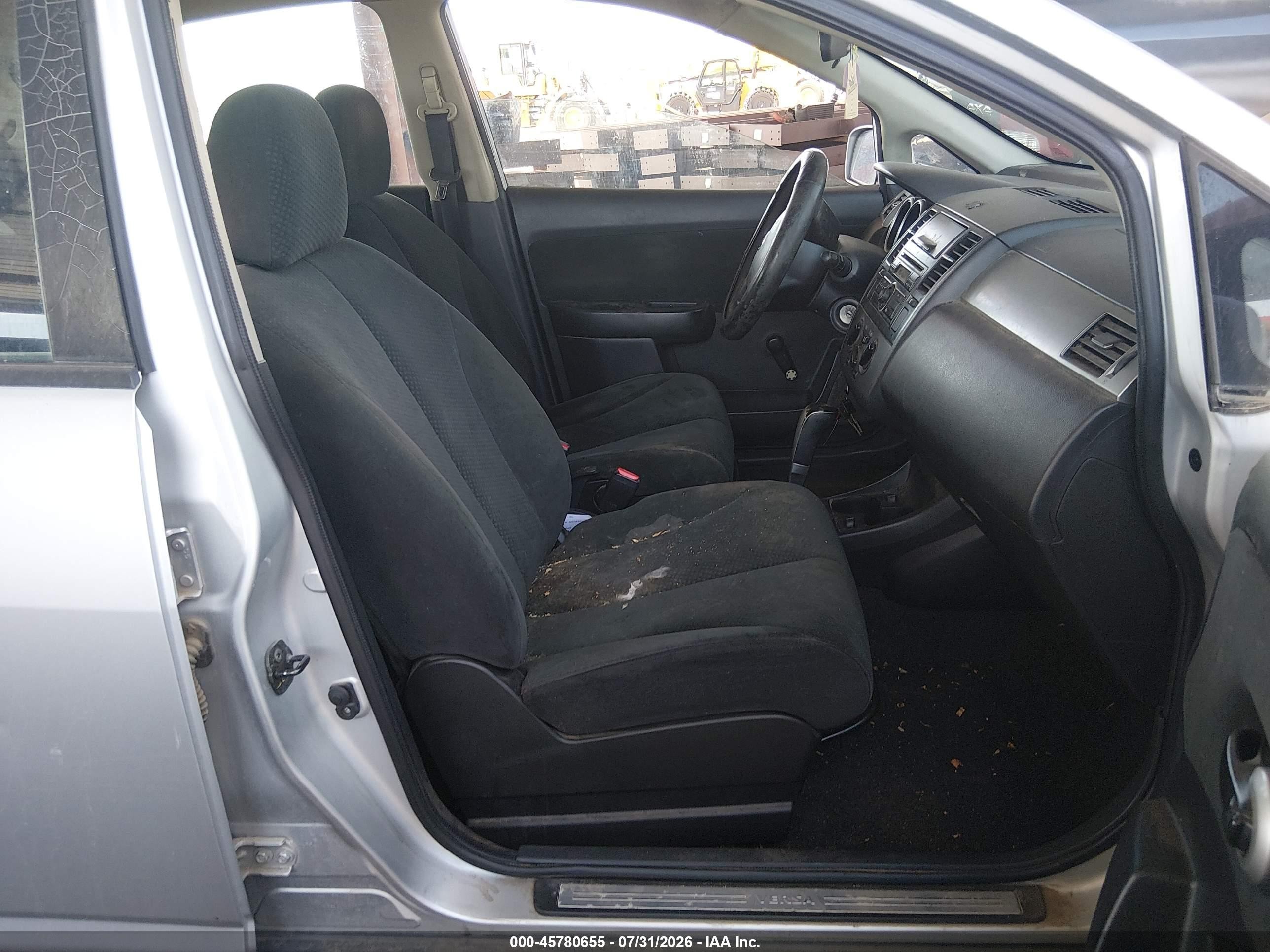 2011 Nissan Versa 1.8s Silver vin: 3N1BC1CP6BL388701
