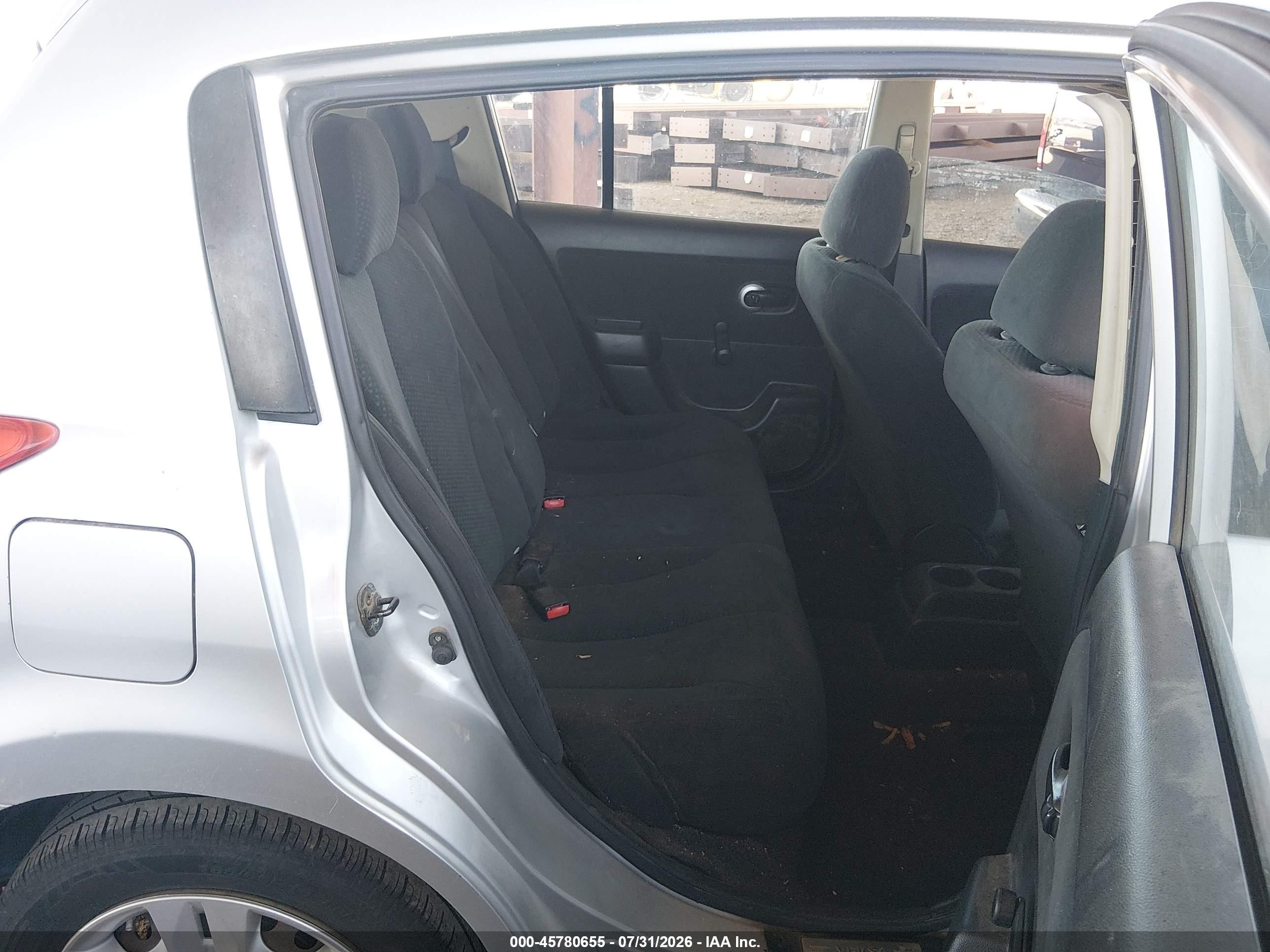 2011 Nissan Versa 1.8s Silver vin: 3N1BC1CP6BL388701