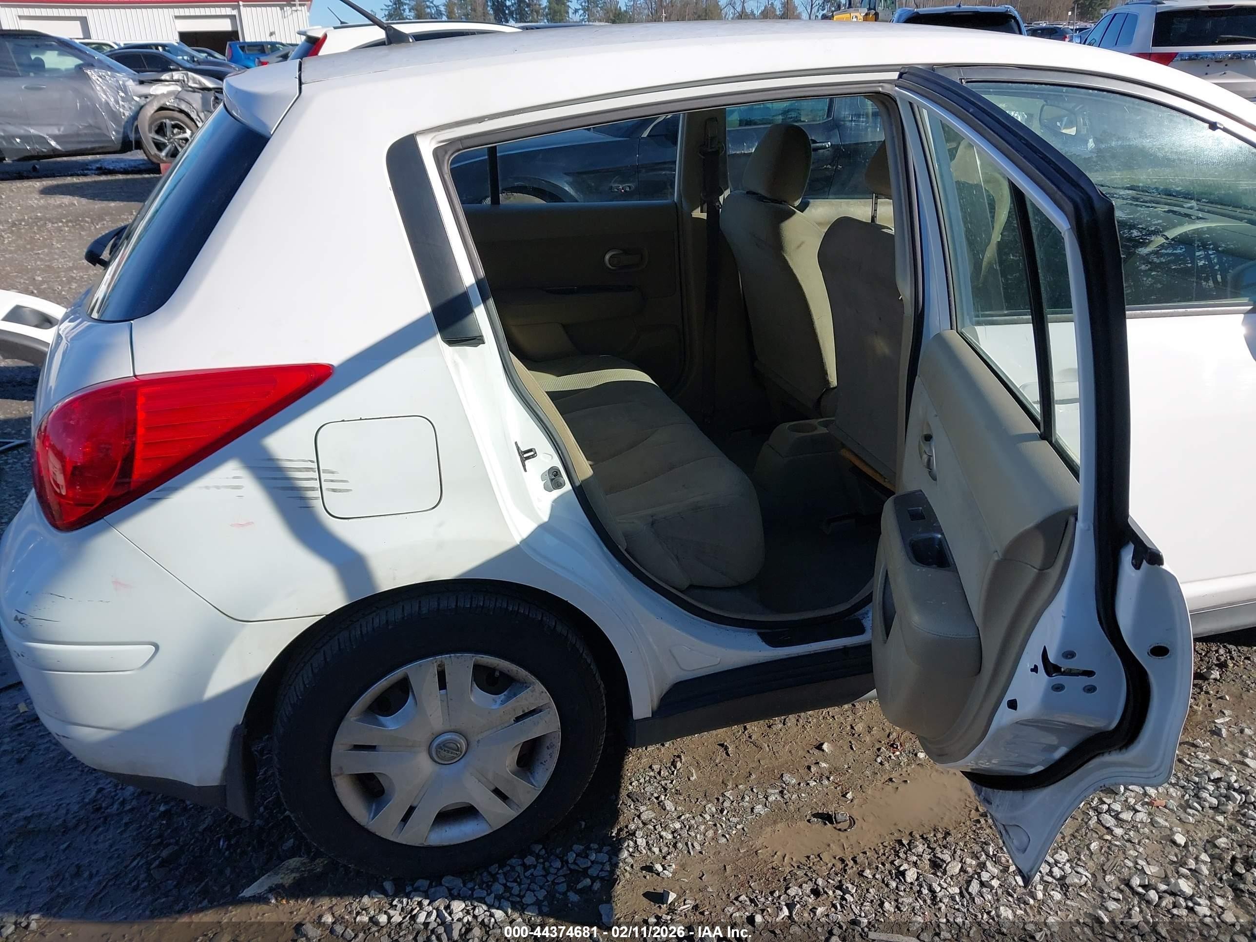 2011 Nissan Versa 1.8s White vin: 3N1BC1CP6BL410244