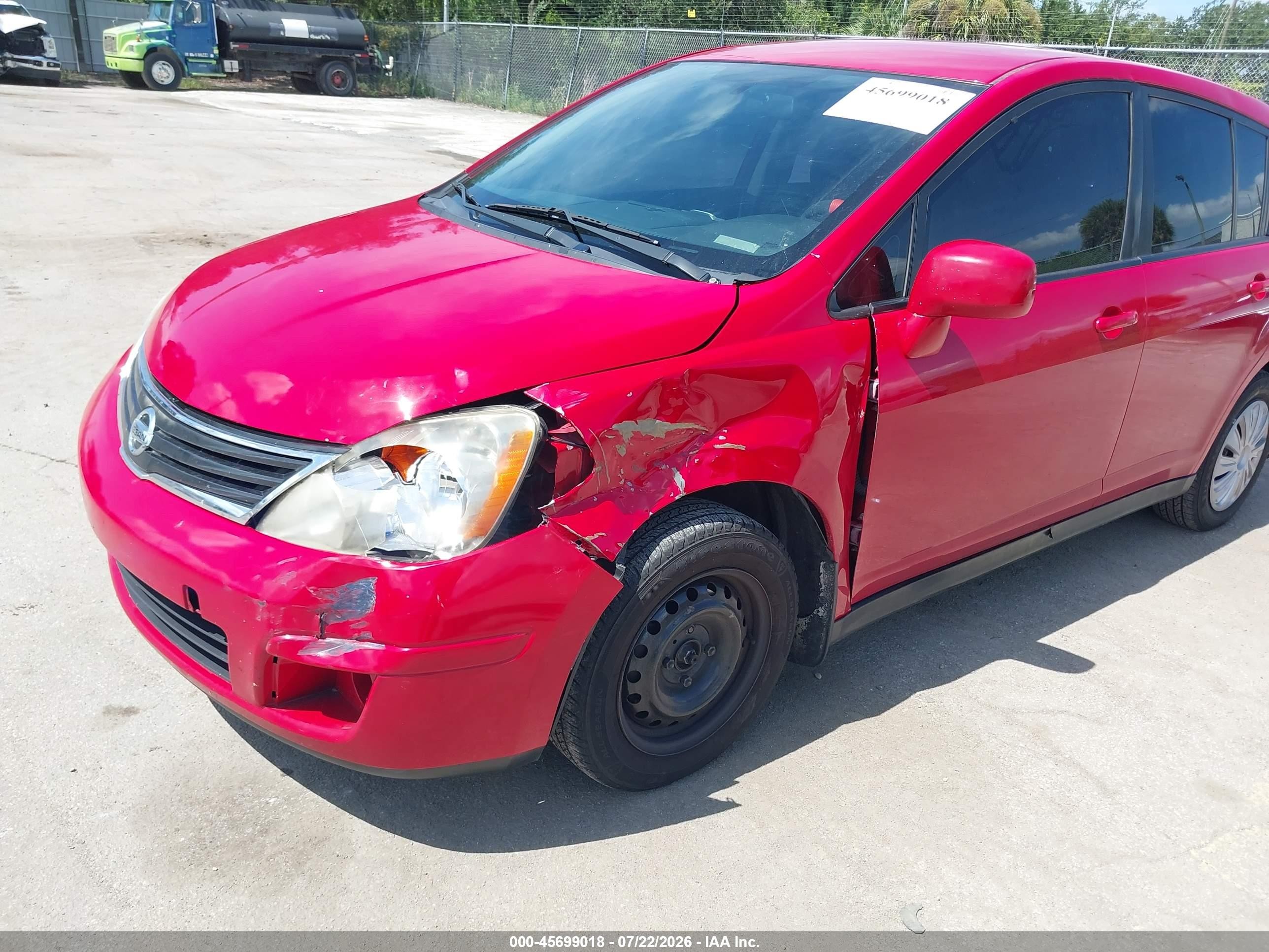 2011 Nissan Versa 1.8s Red vin: 3N1BC1CP6BL430722
