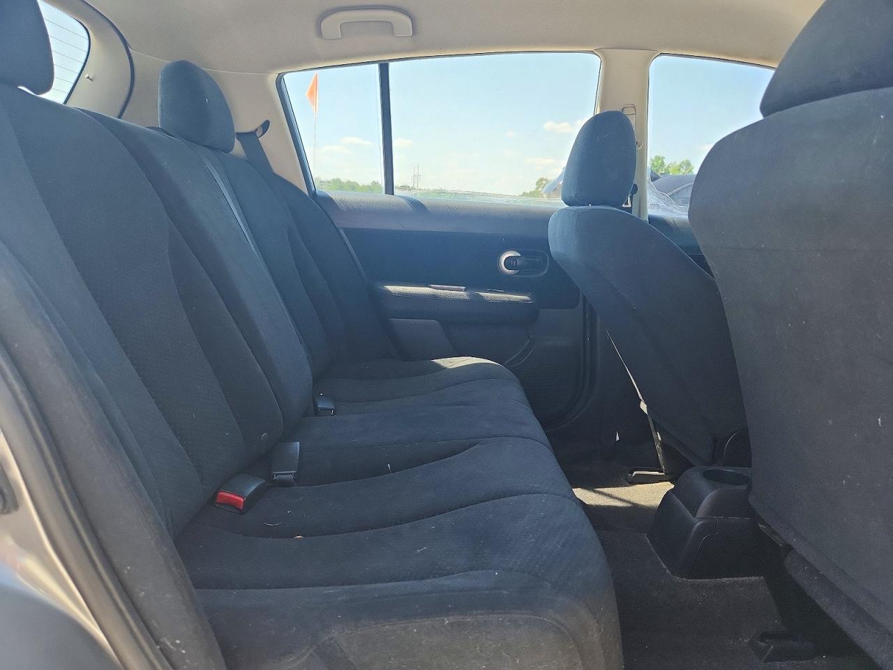 2011 Nissan Versa 1.8 S Silver vin: 3N1BC1CP6BL434575