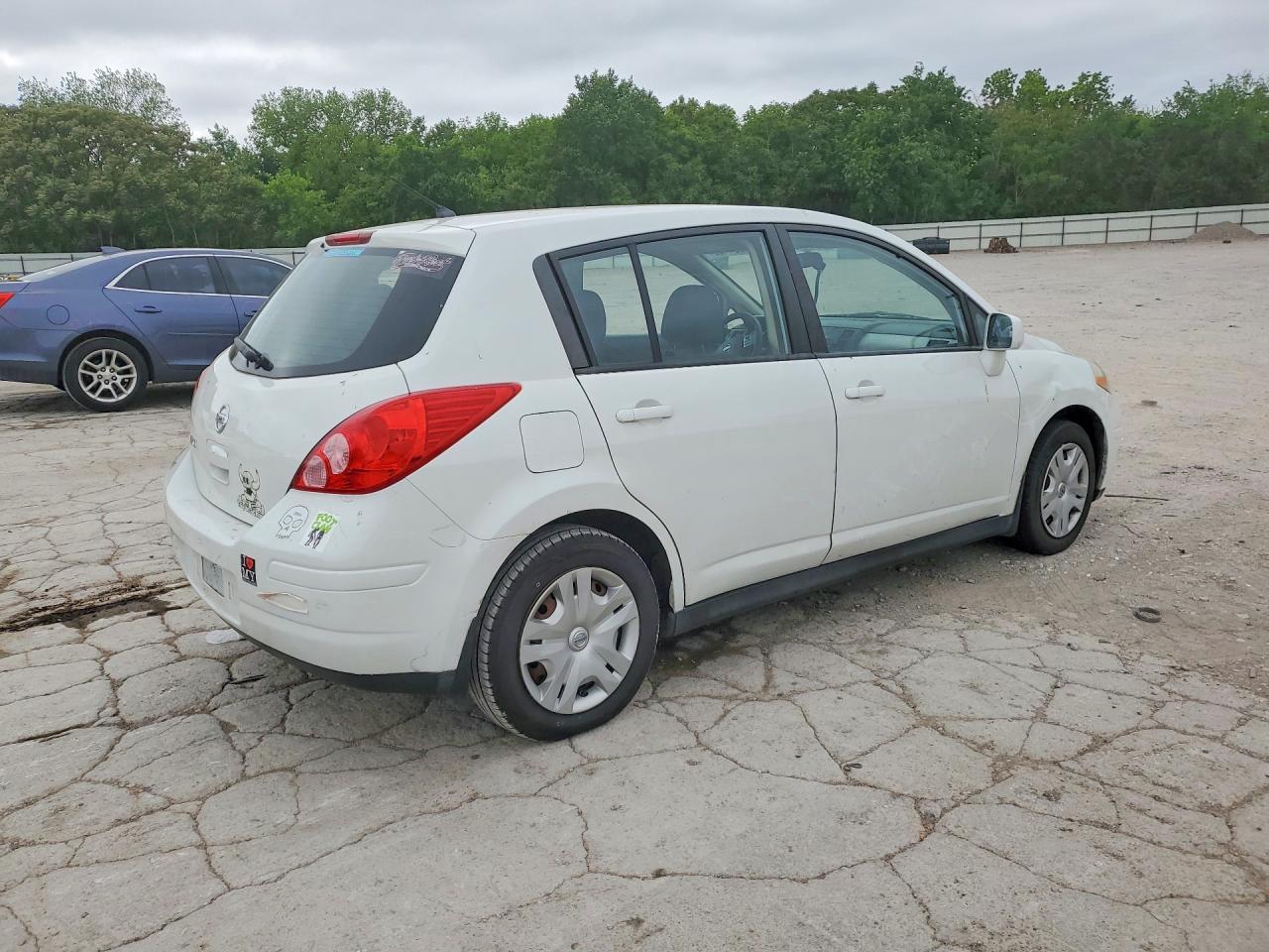 2011 Nissan Versa 1.8 S Белый vin: 3N1BC1CP6BL443485