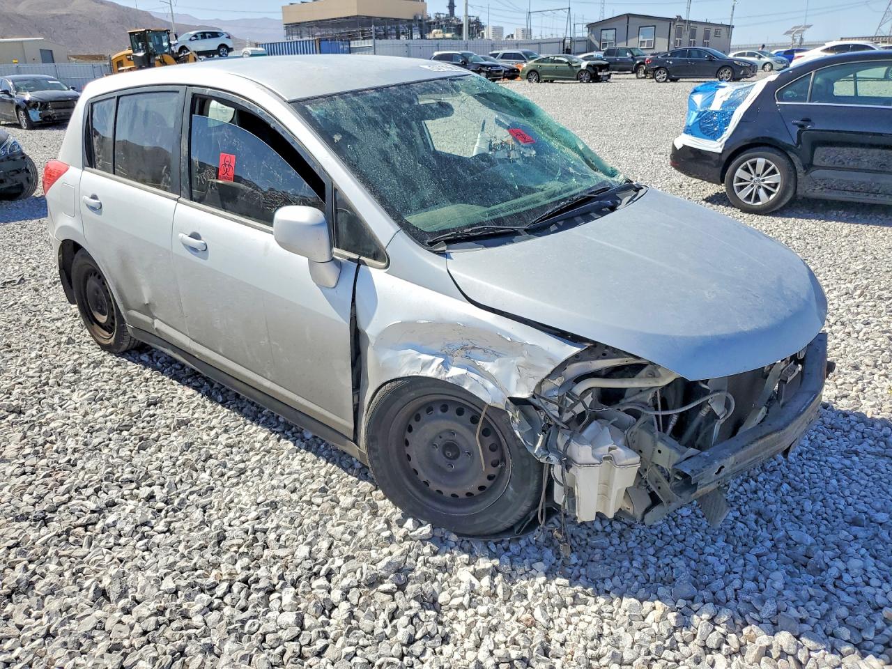 2011 Nissan Versa 1.8 S Silver vin: 3N1BC1CP6BL447164