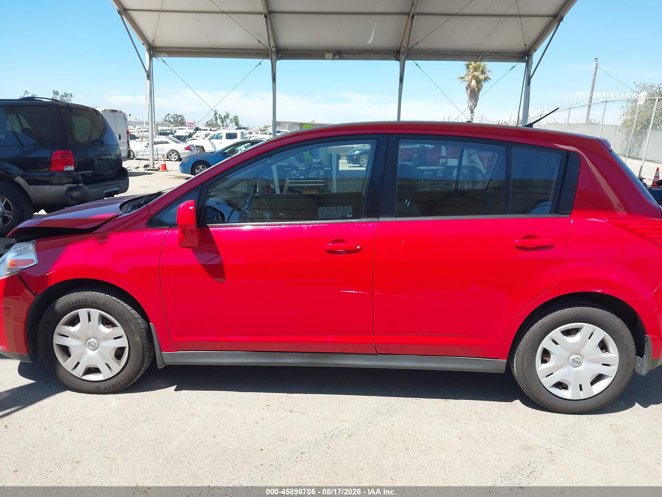 2011 Nissan Versa 1.8s Red vin: 3N1BC1CP6BL490774