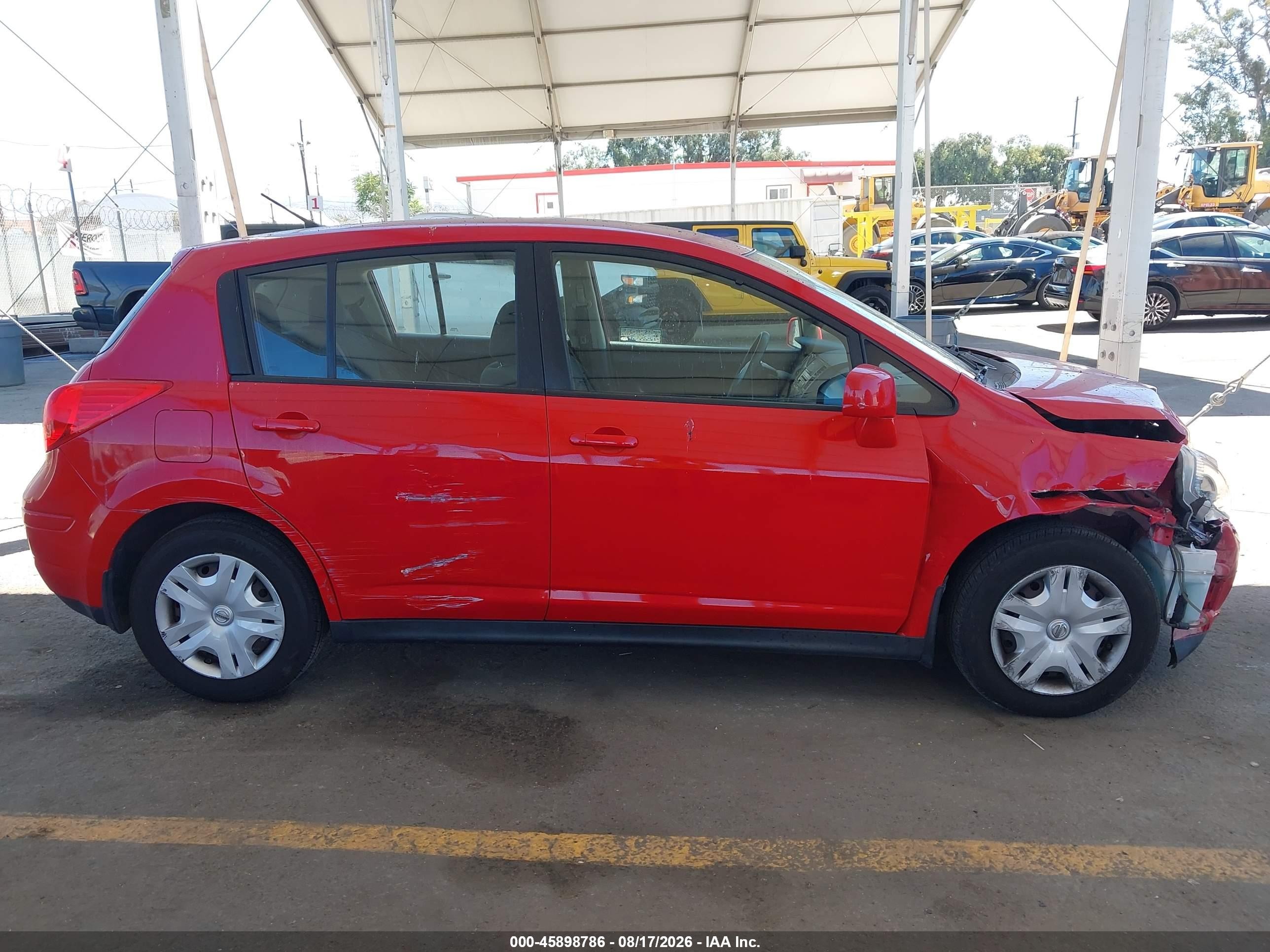 2011 Nissan Versa 1.8s Red vin: 3N1BC1CP6BL490774