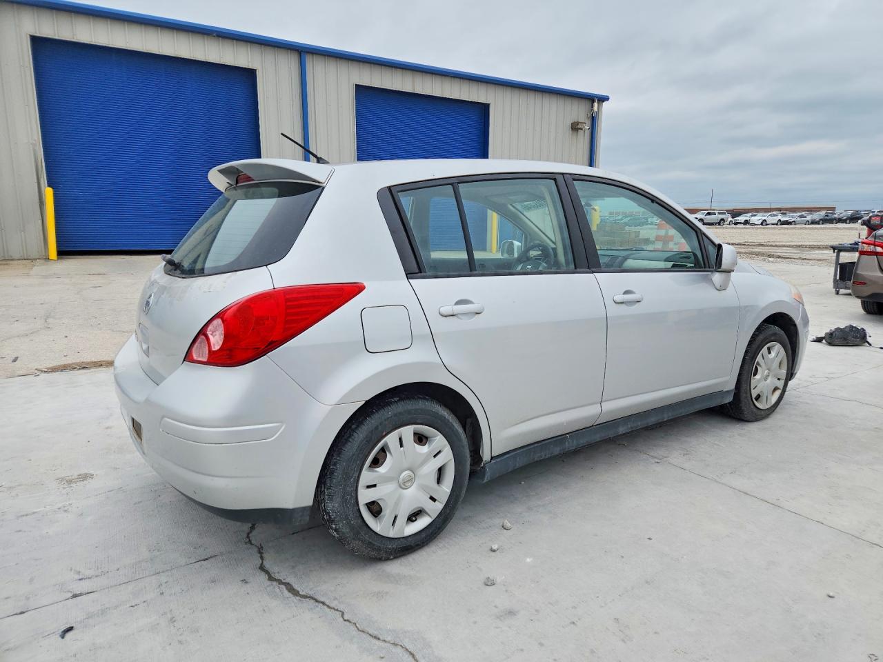 2011 Nissan Versa 1.8 S Silver vin: 3N1BC1CP6BL502549