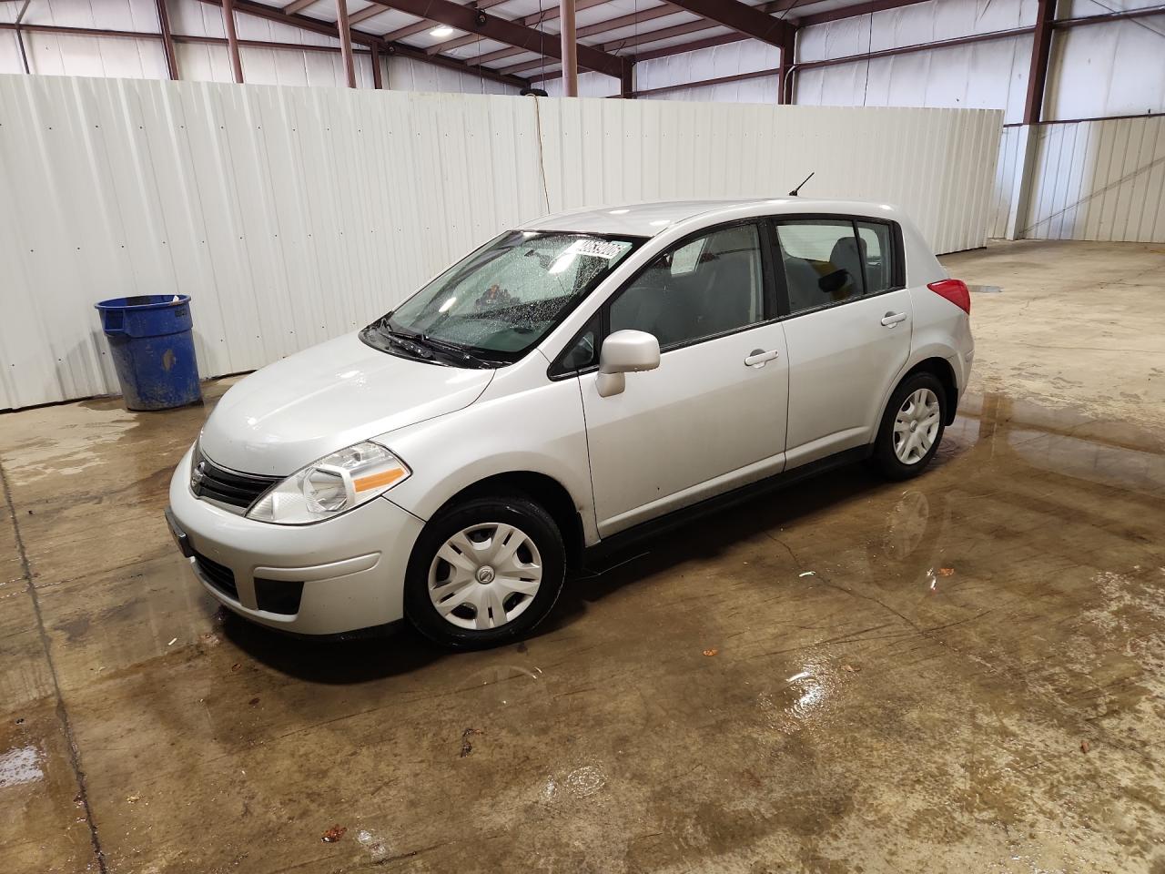 2012 Nissan Versa 1.8 S Silver vin: 3N1BC1CP6CK277301 Damage: Left Front Fender, Dent(S) W/ Paint Dmg, 3 To 4 Inches