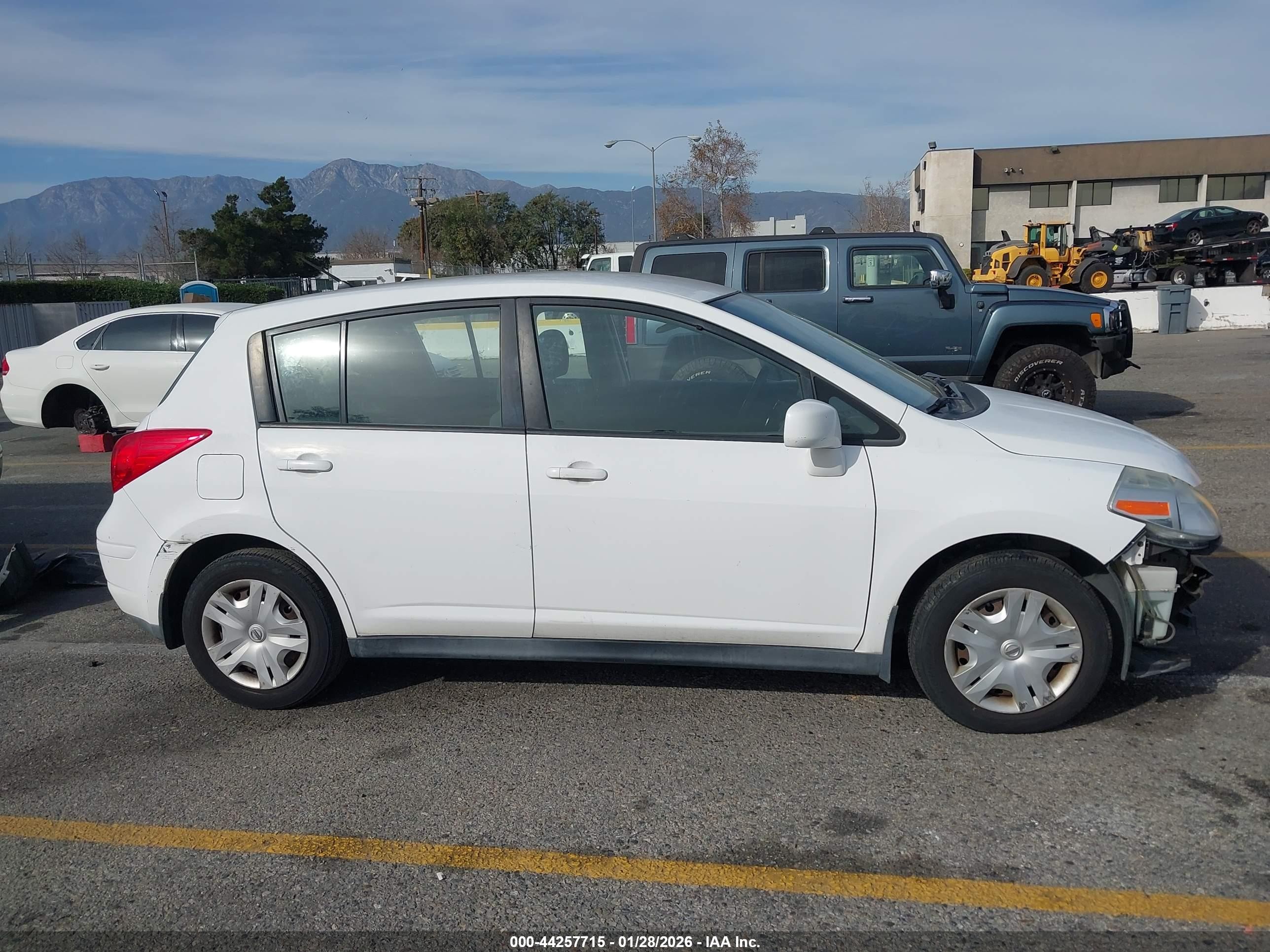 2010 Nissan Versa 1.8s Белый vin: 3N1BC1CP7AL380198
