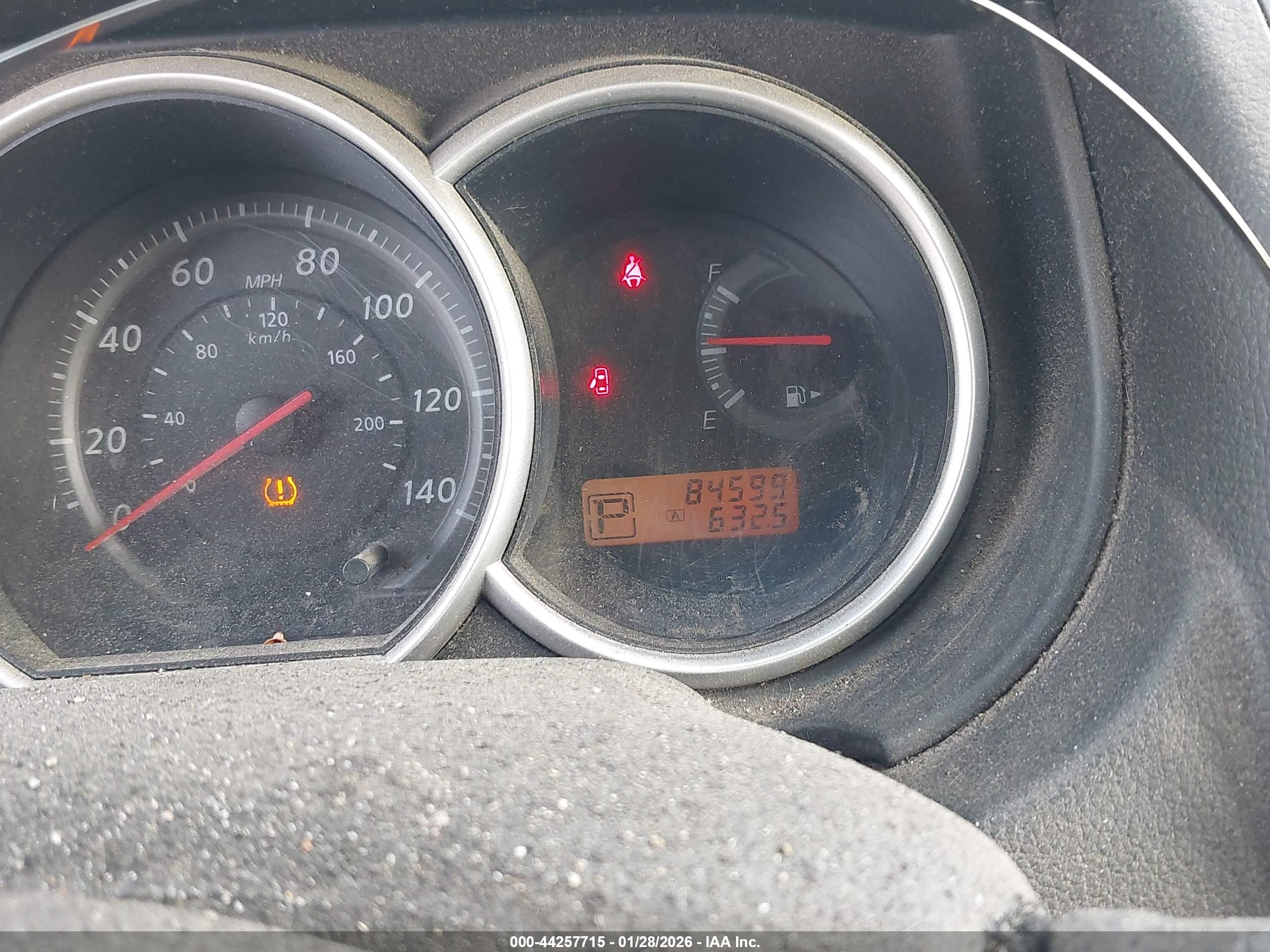 2010 Nissan Versa 1.8s Белый vin: 3N1BC1CP7AL380198