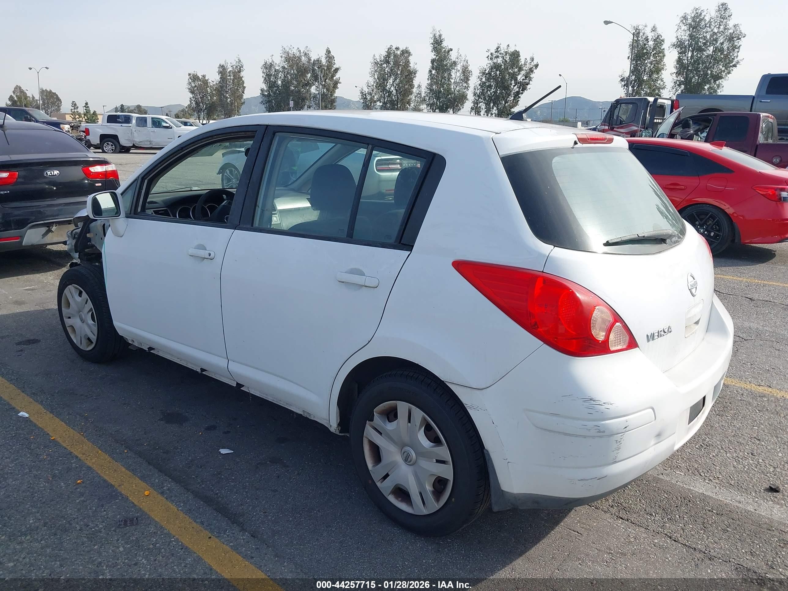 2010 Nissan Versa 1.8s White vin: 3N1BC1CP7AL380198