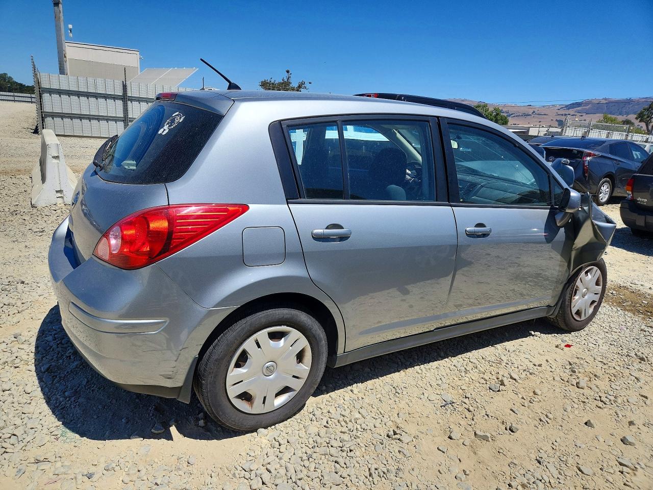 2010 Nissan Versa 1.8 S Silver vin: 3N1BC1CP7AL414978