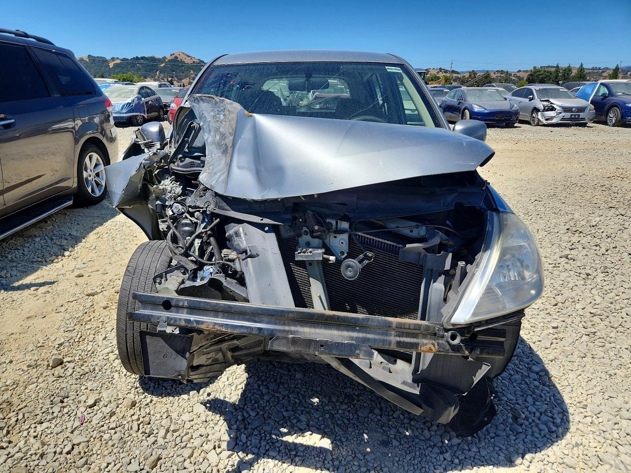 2010 Nissan Versa 1.8 S Silver vin: 3N1BC1CP7AL414978