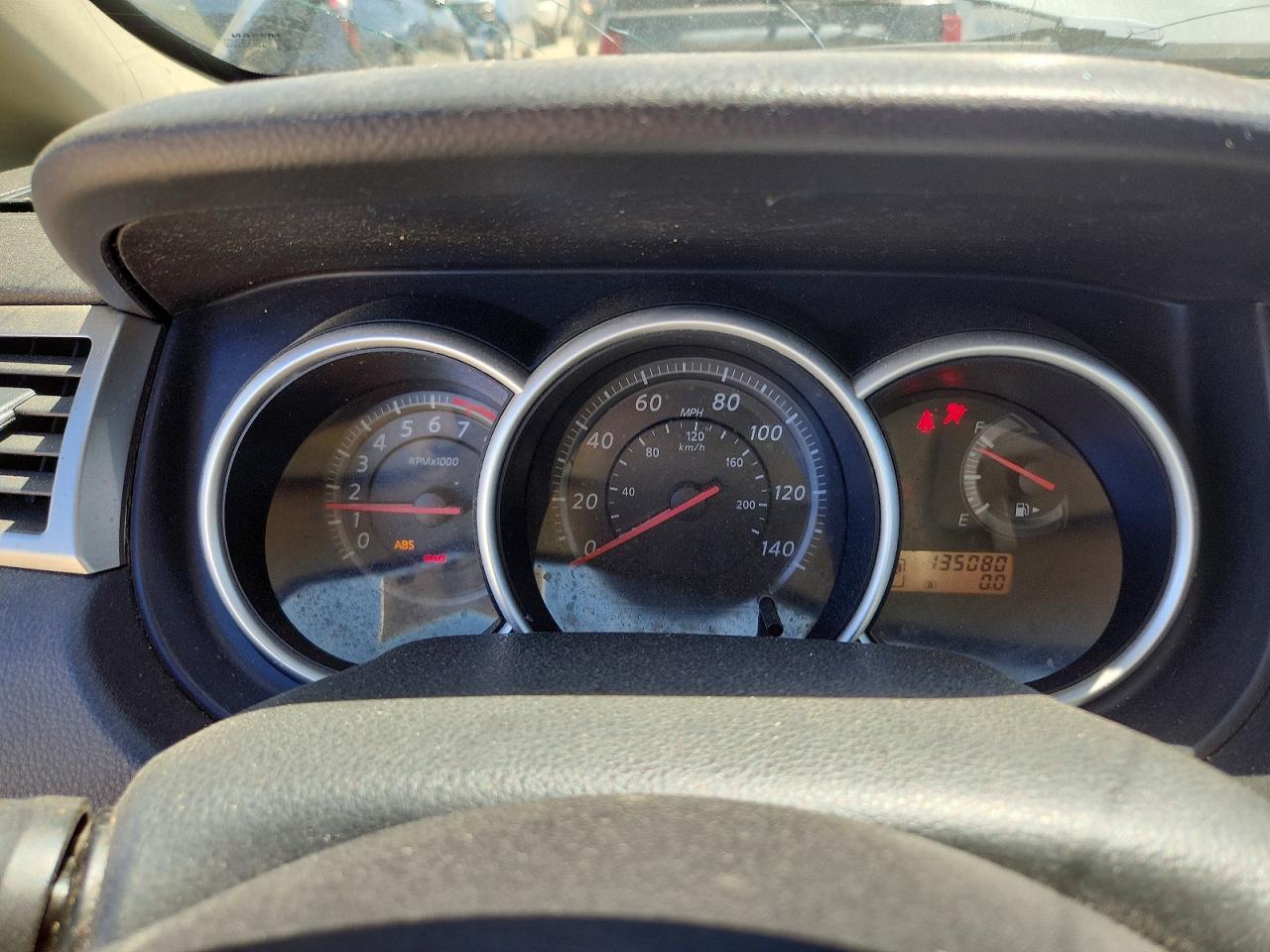2010 Nissan Versa 1.8 S Silver vin: 3N1BC1CP7AL414978