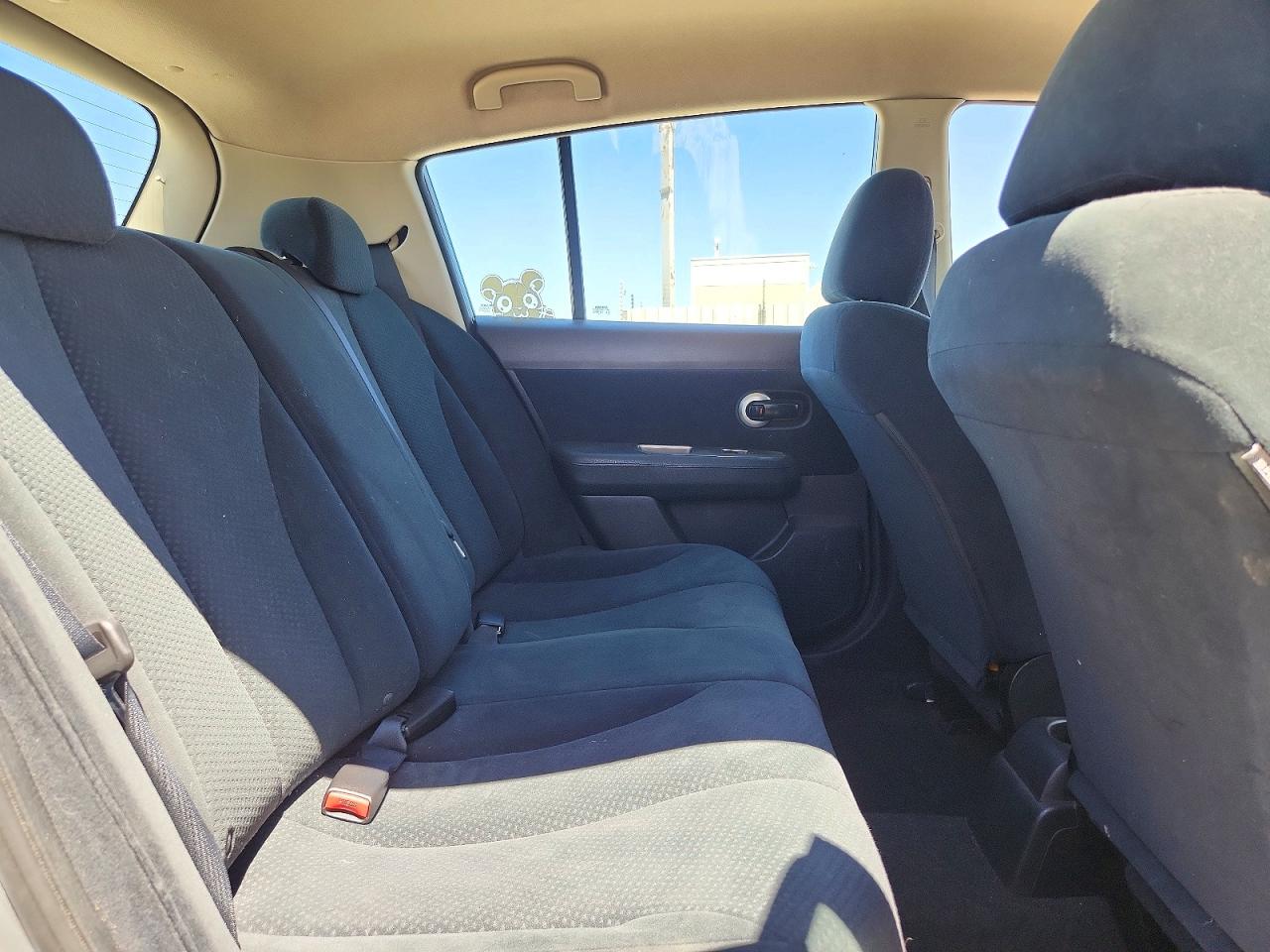 2010 Nissan Versa 1.8 S Silver vin: 3N1BC1CP7AL414978