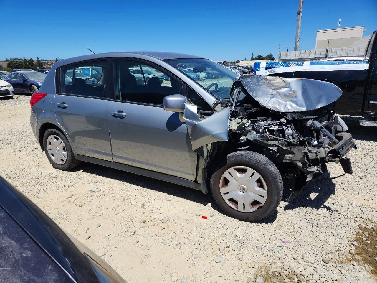 2010 Nissan Versa 1.8 S Silver vin: 3N1BC1CP7AL414978