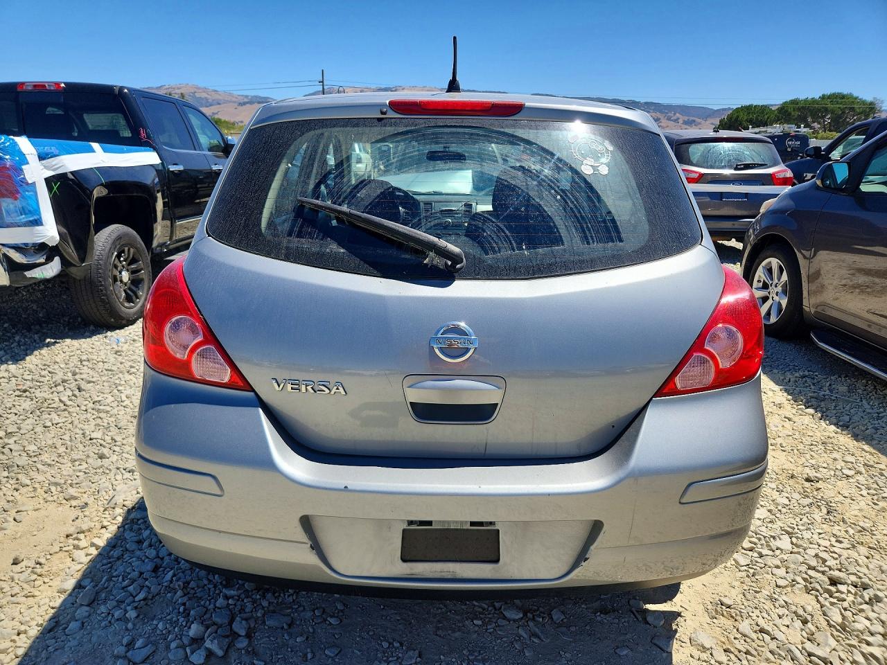 2010 Nissan Versa 1.8 S Silver vin: 3N1BC1CP7AL414978