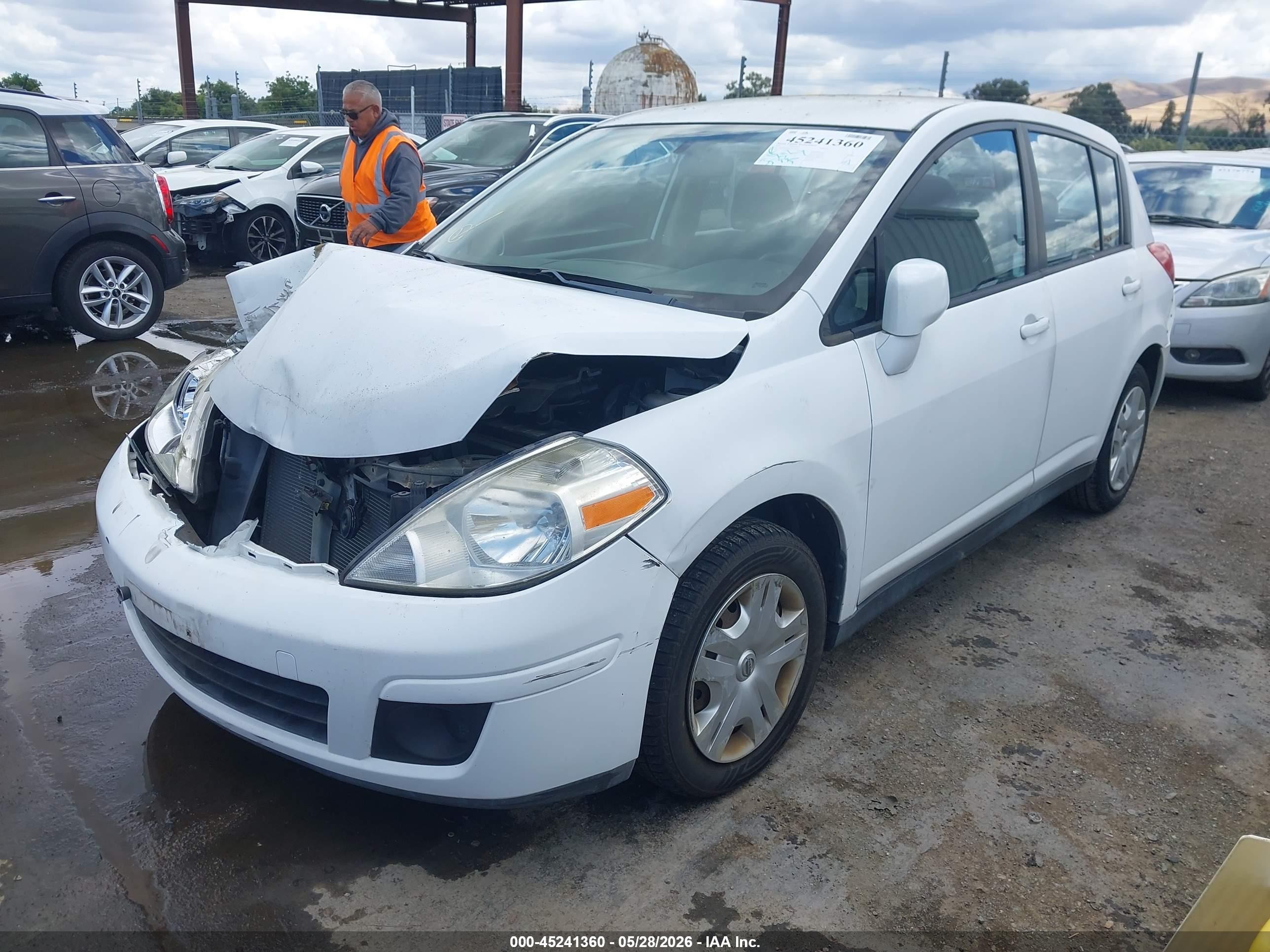 2010 Nissan Versa 1.8s Белый vin: 3N1BC1CP7AL438875