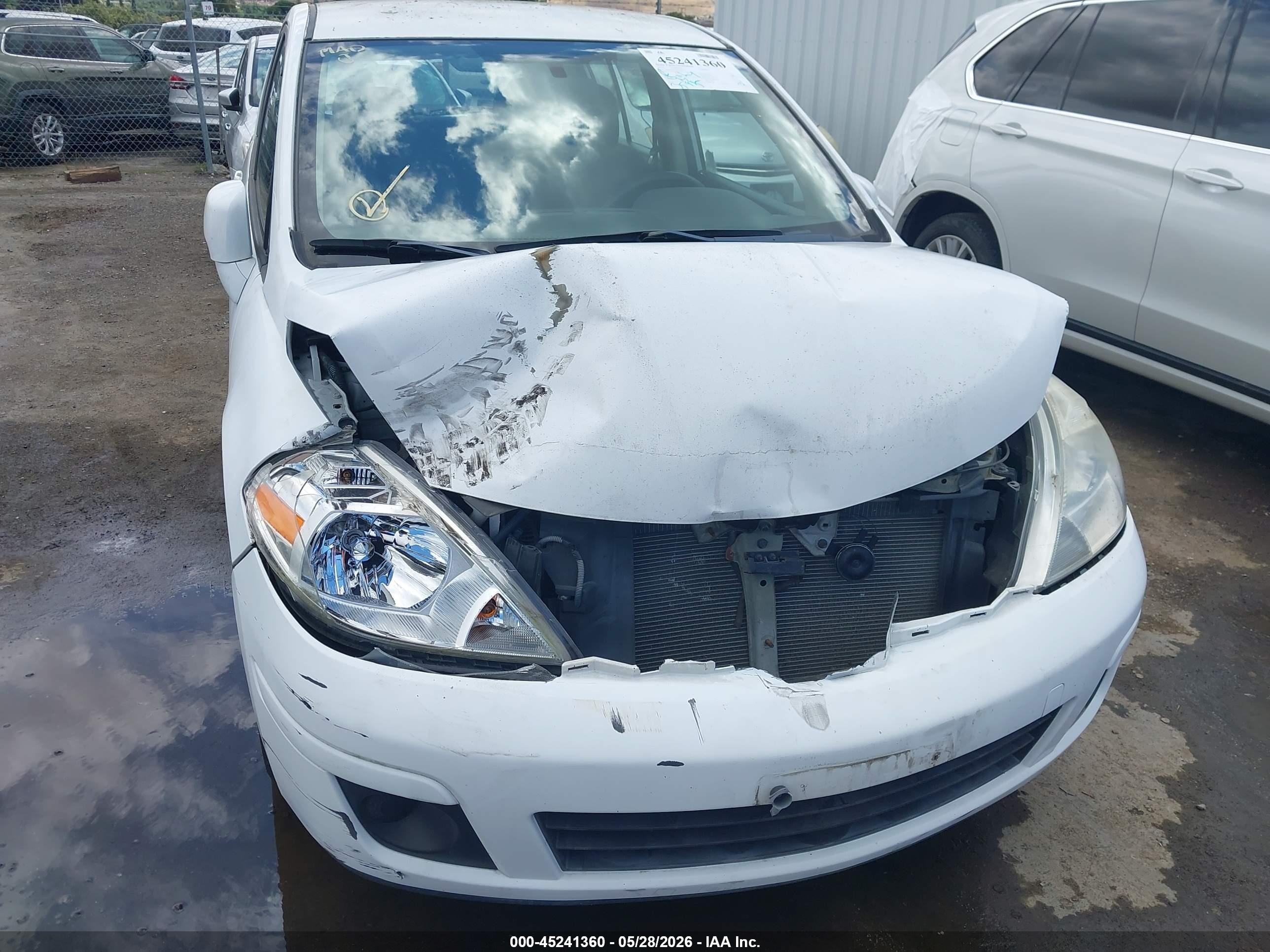 2010 Nissan Versa 1.8s Белый vin: 3N1BC1CP7AL438875