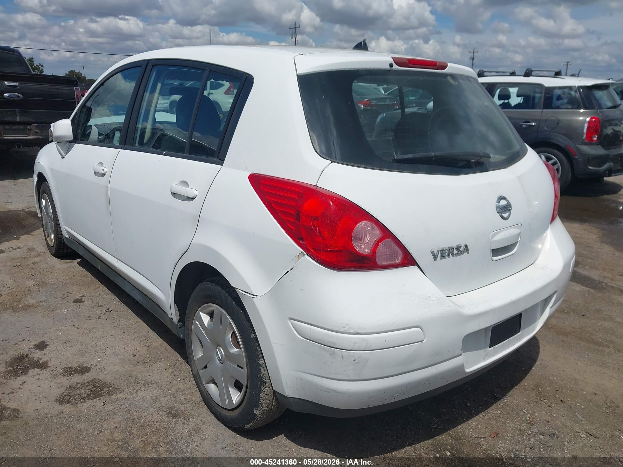 2010 Nissan Versa 1.8s Белый vin: 3N1BC1CP7AL438875