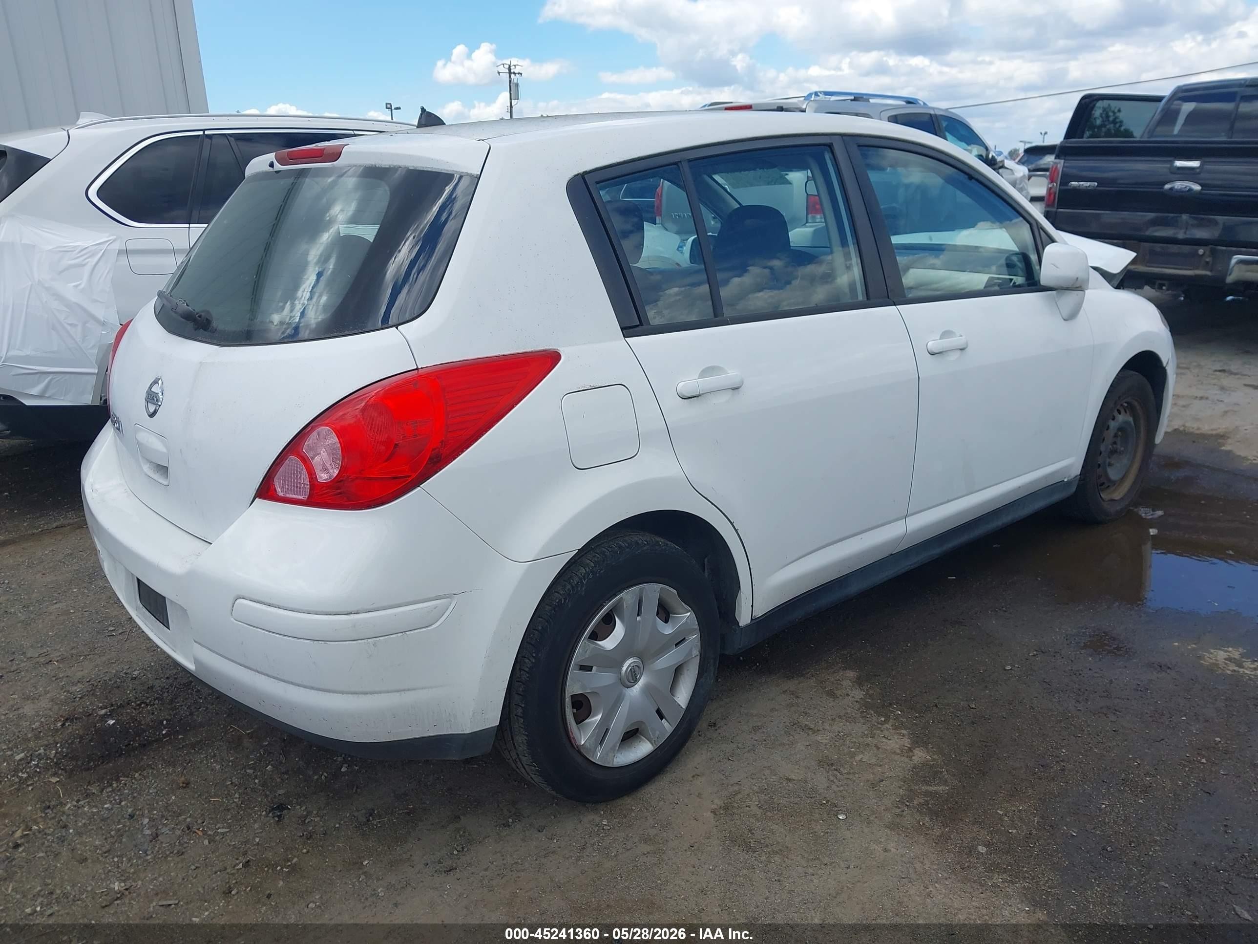 2010 Nissan Versa 1.8s Белый vin: 3N1BC1CP7AL438875