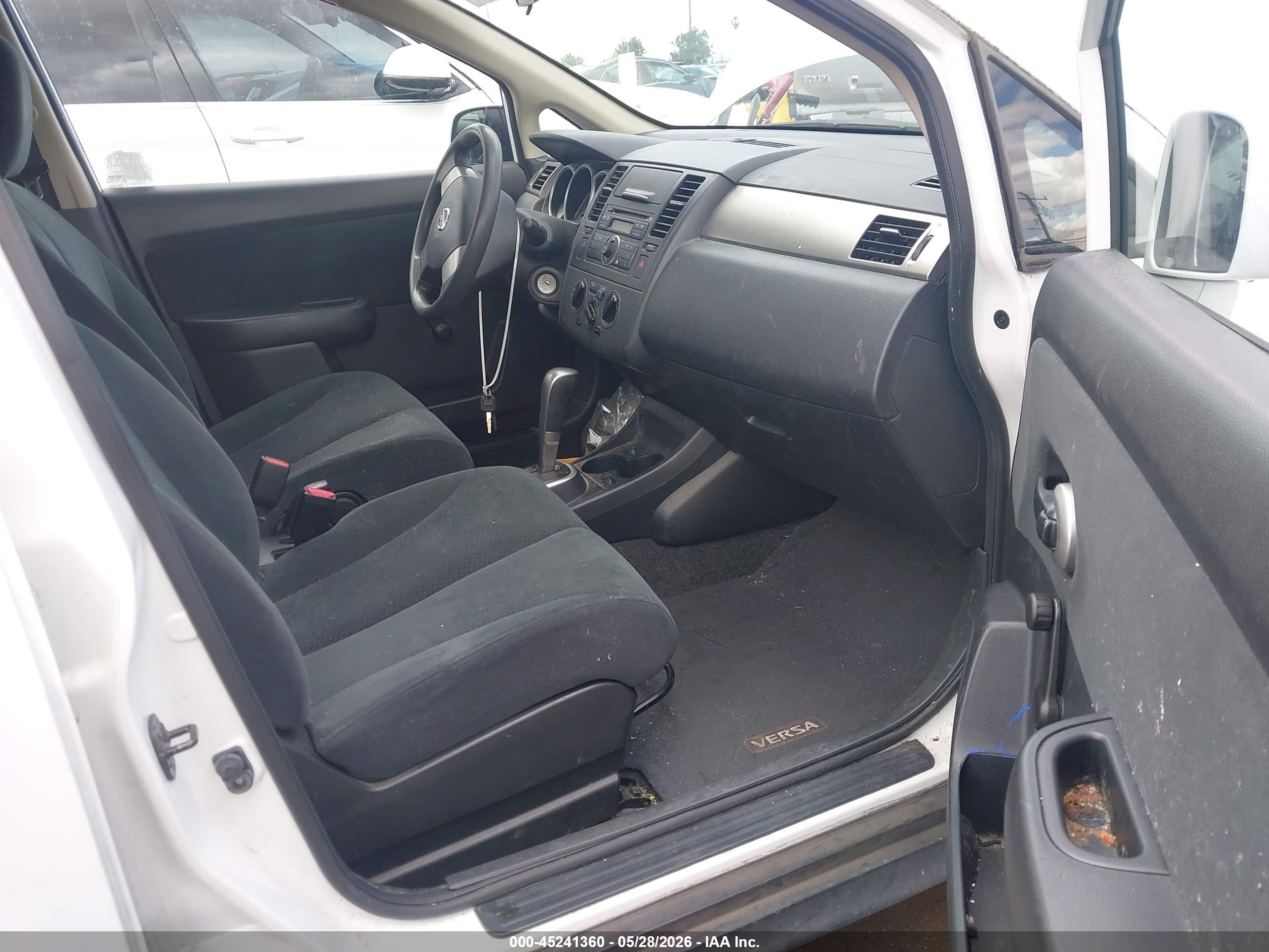 2010 Nissan Versa 1.8s Белый vin: 3N1BC1CP7AL438875