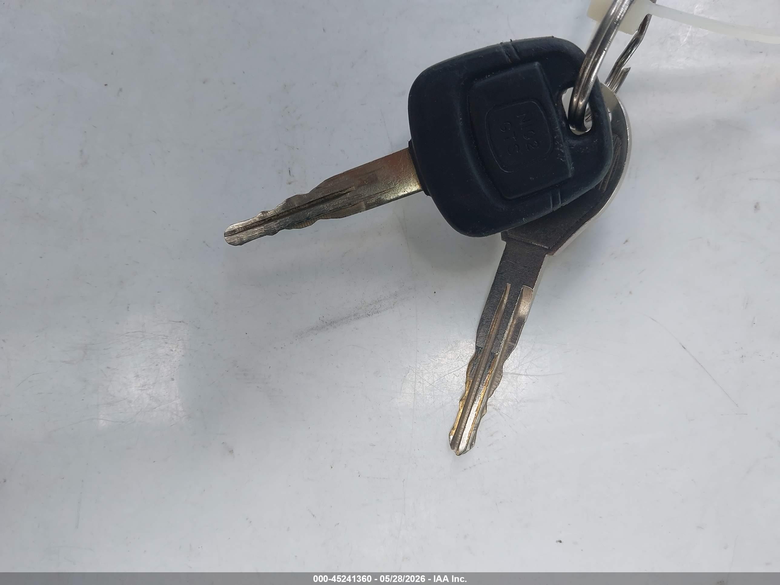 2010 Nissan Versa 1.8s Белый vin: 3N1BC1CP7AL438875