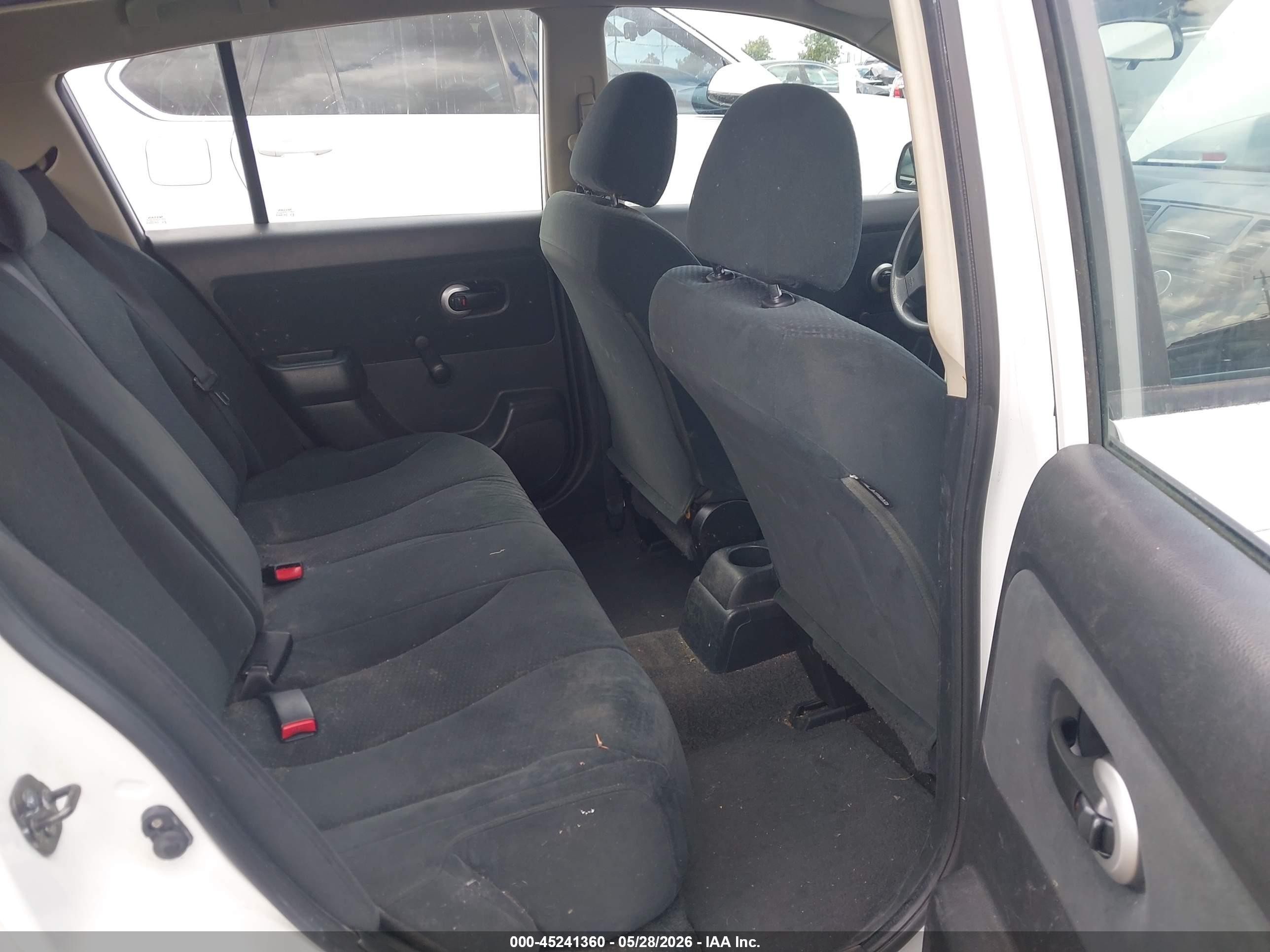 2010 Nissan Versa 1.8s Белый vin: 3N1BC1CP7AL438875