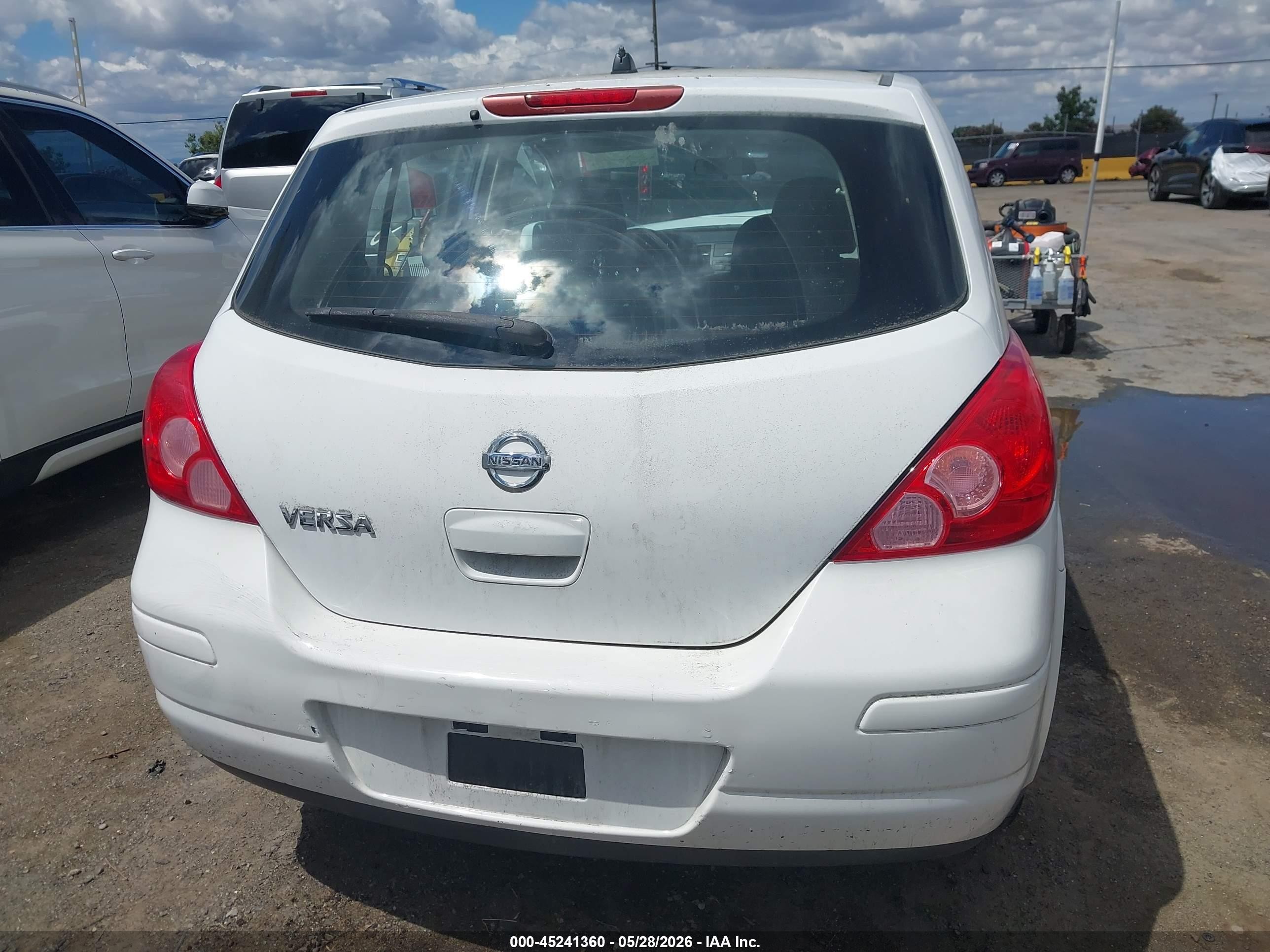 2010 Nissan Versa 1.8s Белый vin: 3N1BC1CP7AL438875