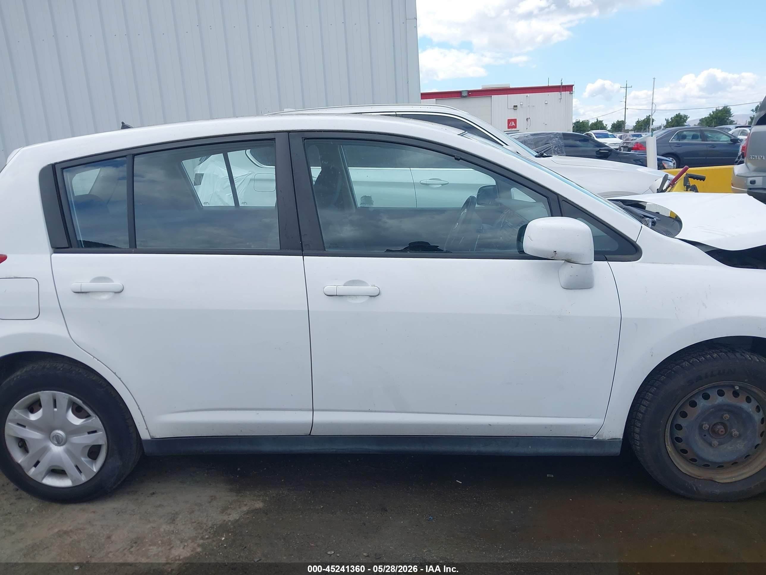 2010 Nissan Versa 1.8s Белый vin: 3N1BC1CP7AL438875