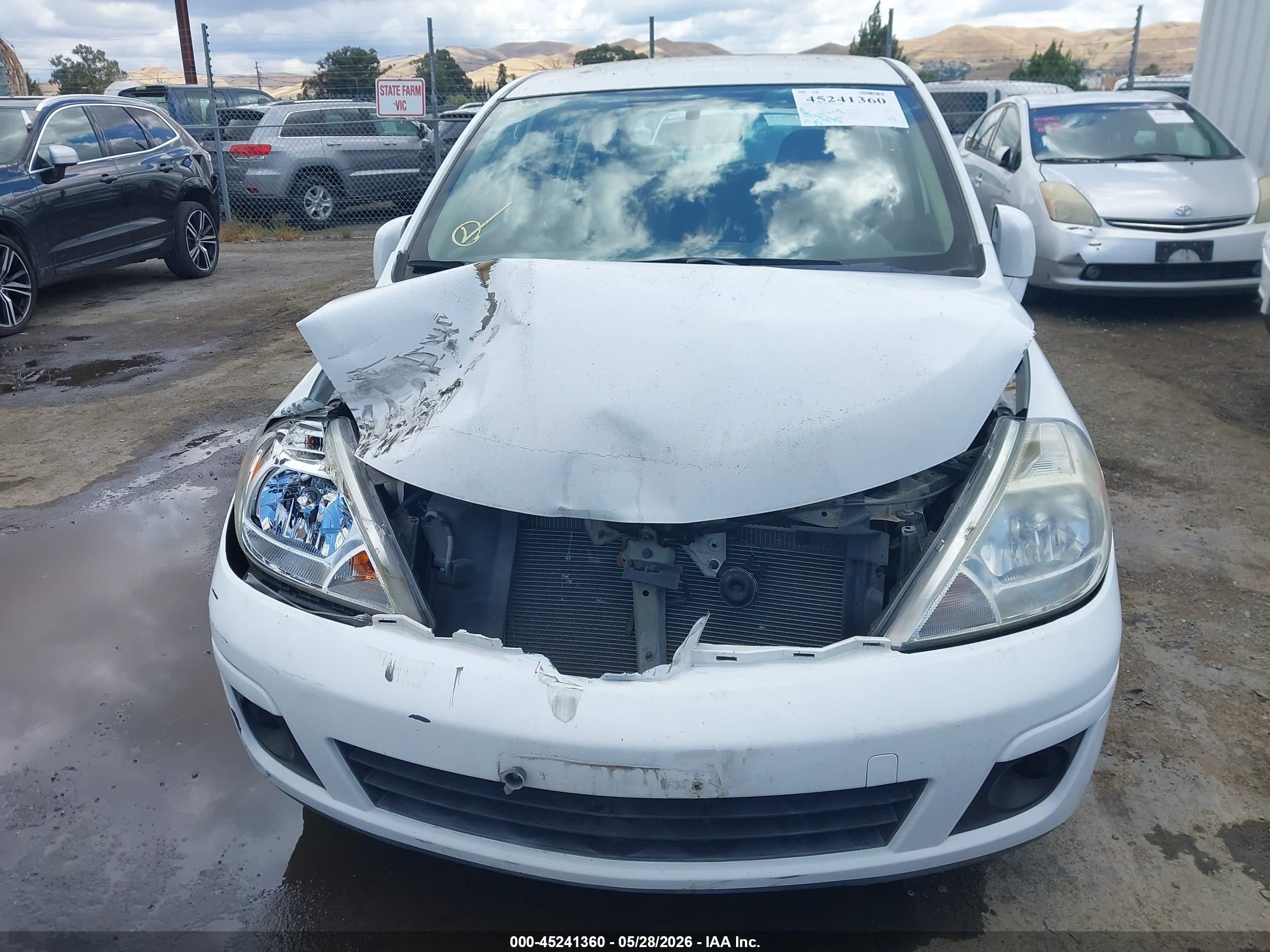 2010 Nissan Versa 1.8s Белый vin: 3N1BC1CP7AL438875