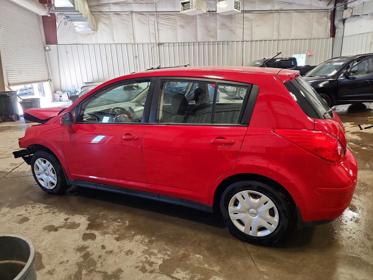 2010 Nissan Versa 1.8 S Red vin: 3N1BC1CP7AL444952