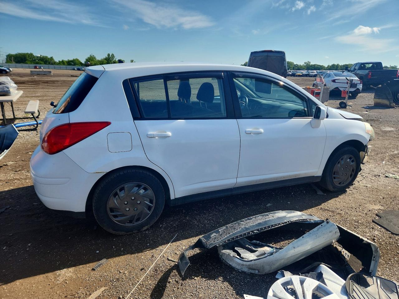 2010 Nissan Versa 1.8 S White vin: 3N1BC1CP7AL456759
