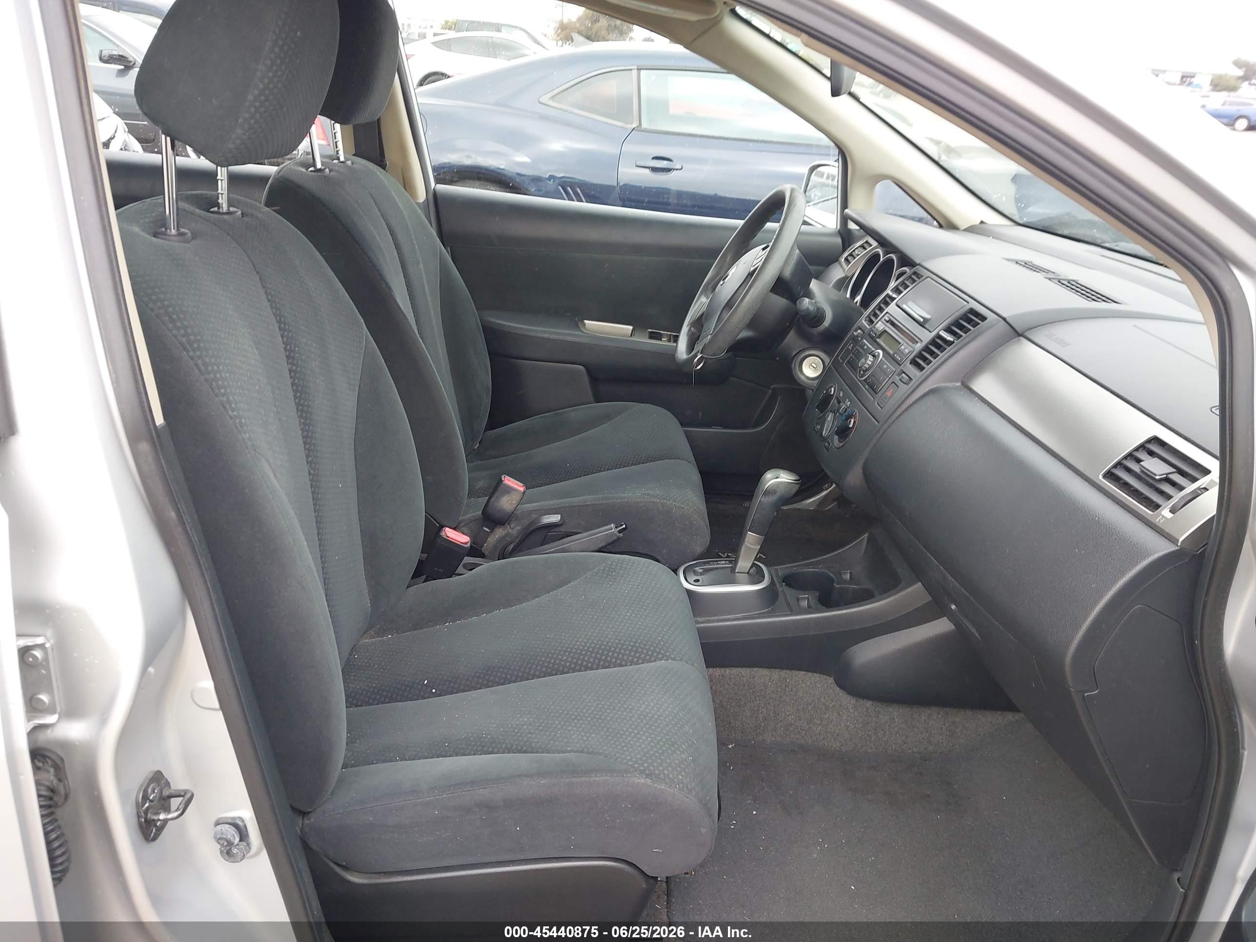 2011 Nissan Versa 1.8s Silver vin: 3N1BC1CP7BL371423