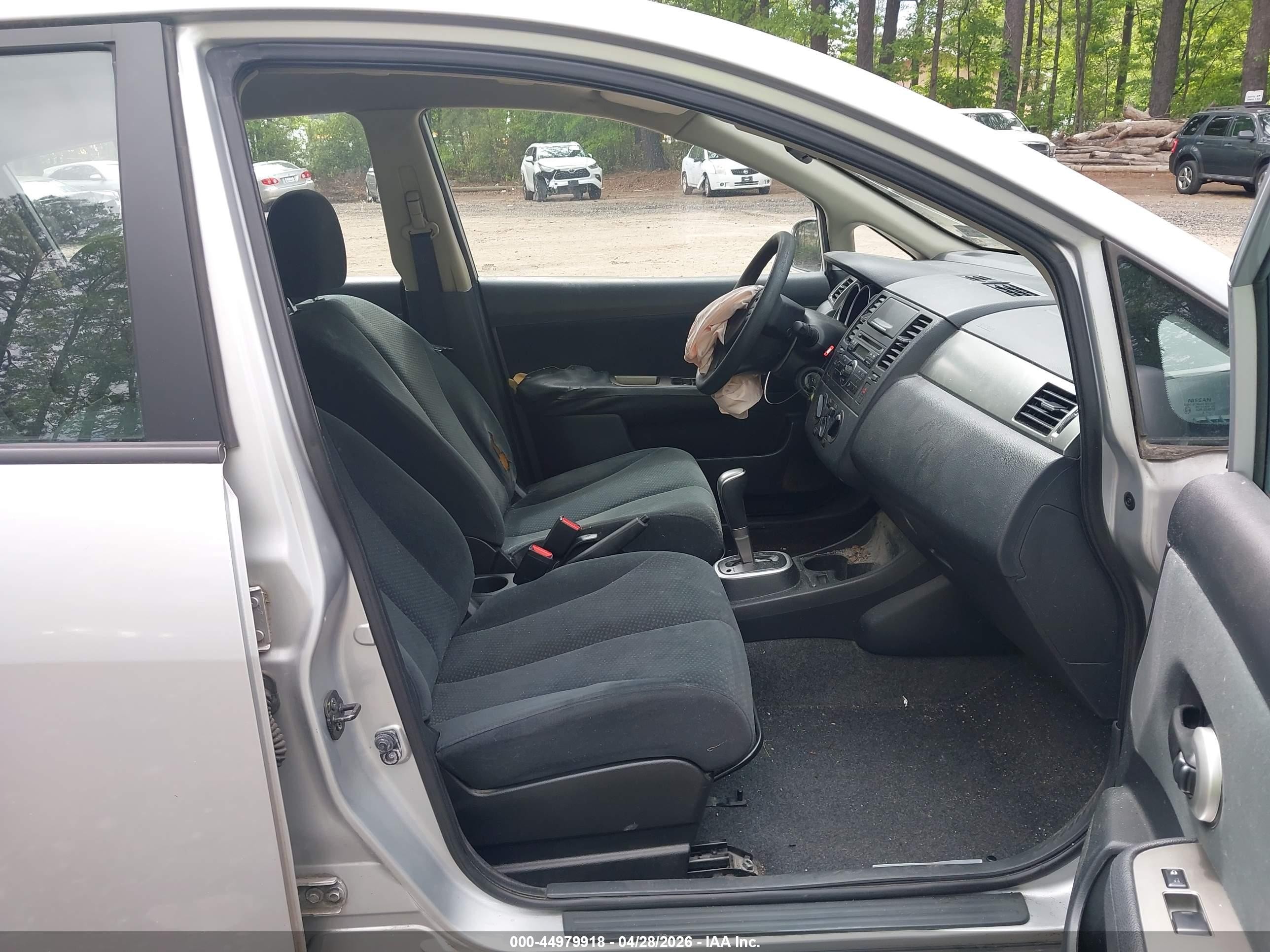 2011 Nissan Versa 1.8s Silver vin: 3N1BC1CP7BL404405