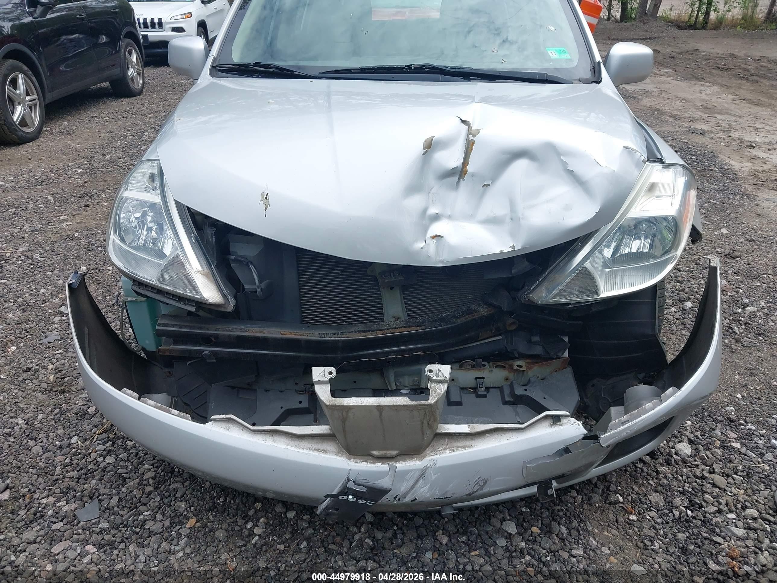 2011 Nissan Versa 1.8s Silver vin: 3N1BC1CP7BL404405