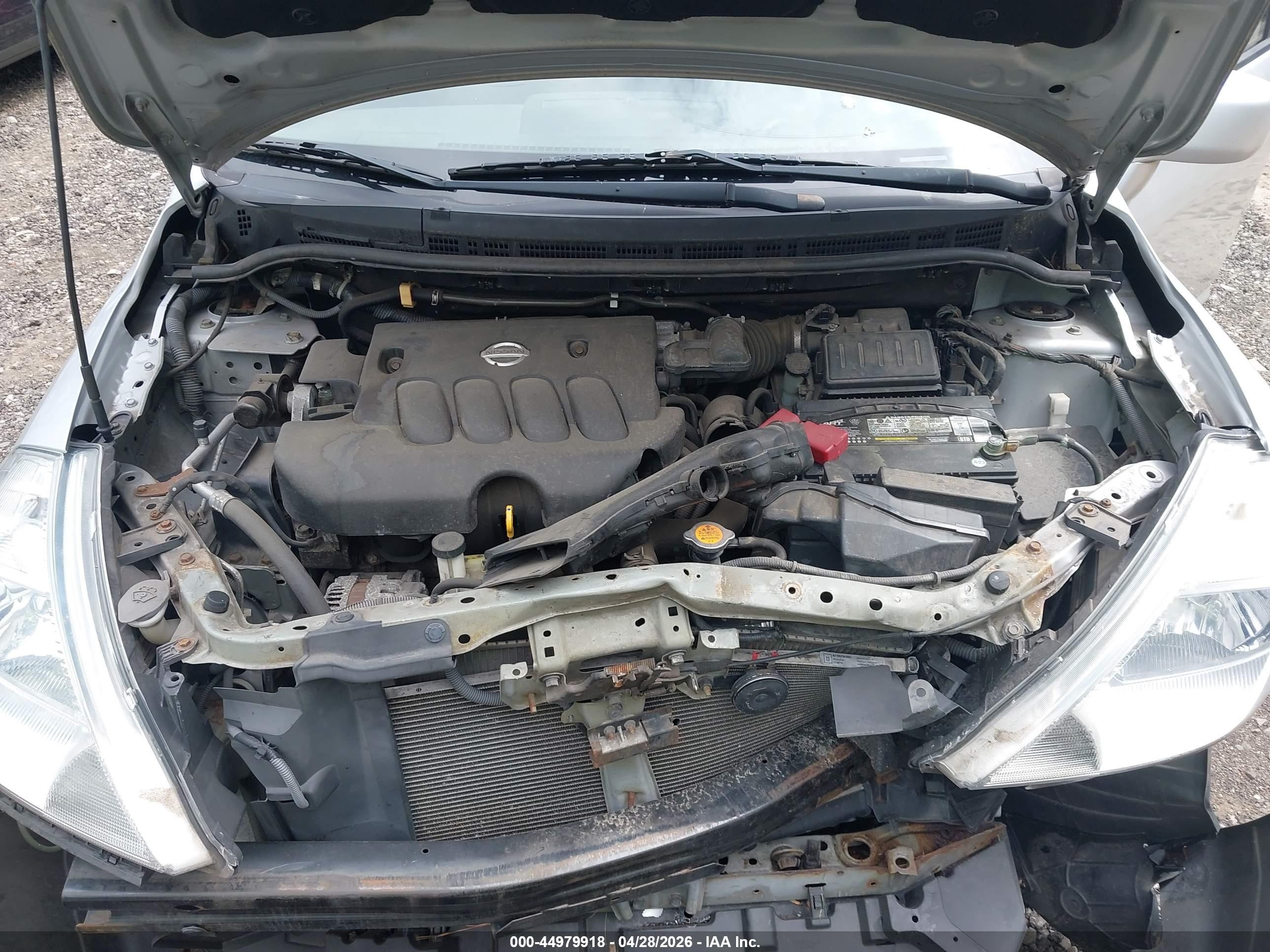 2011 Nissan Versa 1.8s Silver vin: 3N1BC1CP7BL404405