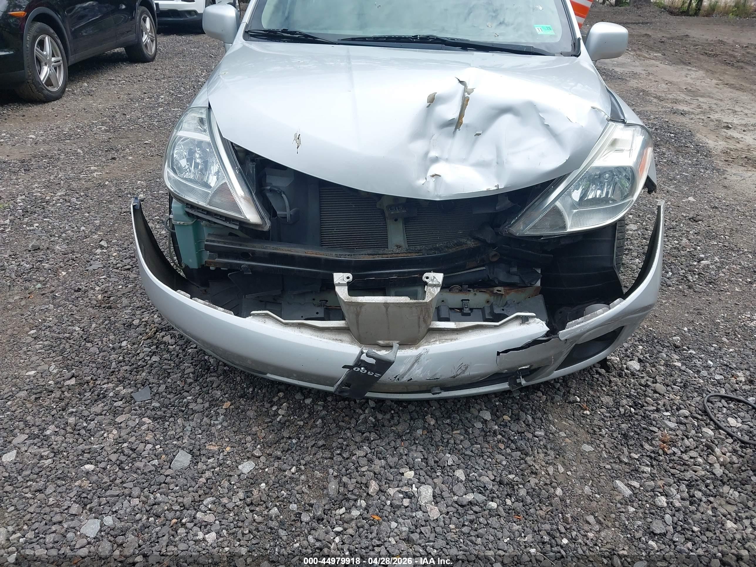 2011 Nissan Versa 1.8s Silver vin: 3N1BC1CP7BL404405