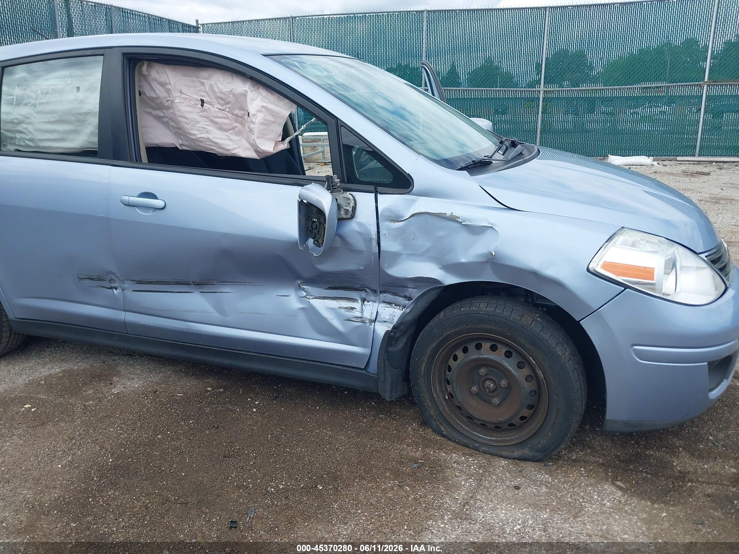 2011 Nissan Versa 1.8s Blue vin: 3N1BC1CP7BL439381