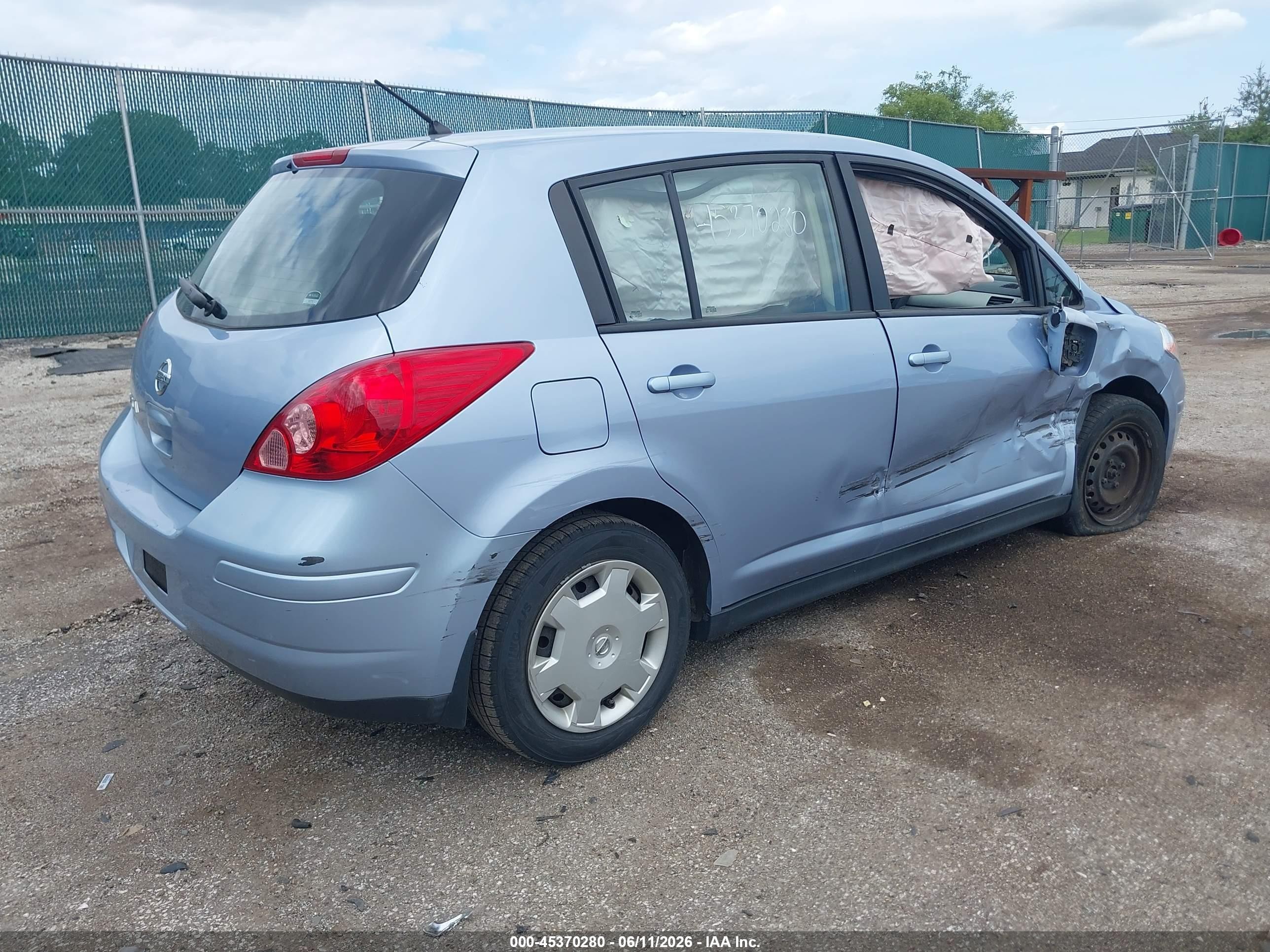 2011 Nissan Versa 1.8s Blue vin: 3N1BC1CP7BL439381