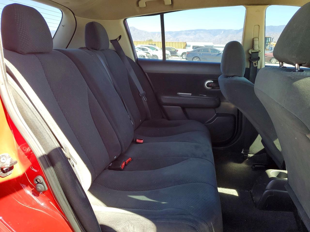 2011 Nissan Versa 1.8 S Red vin: 3N1BC1CP7BL503287
