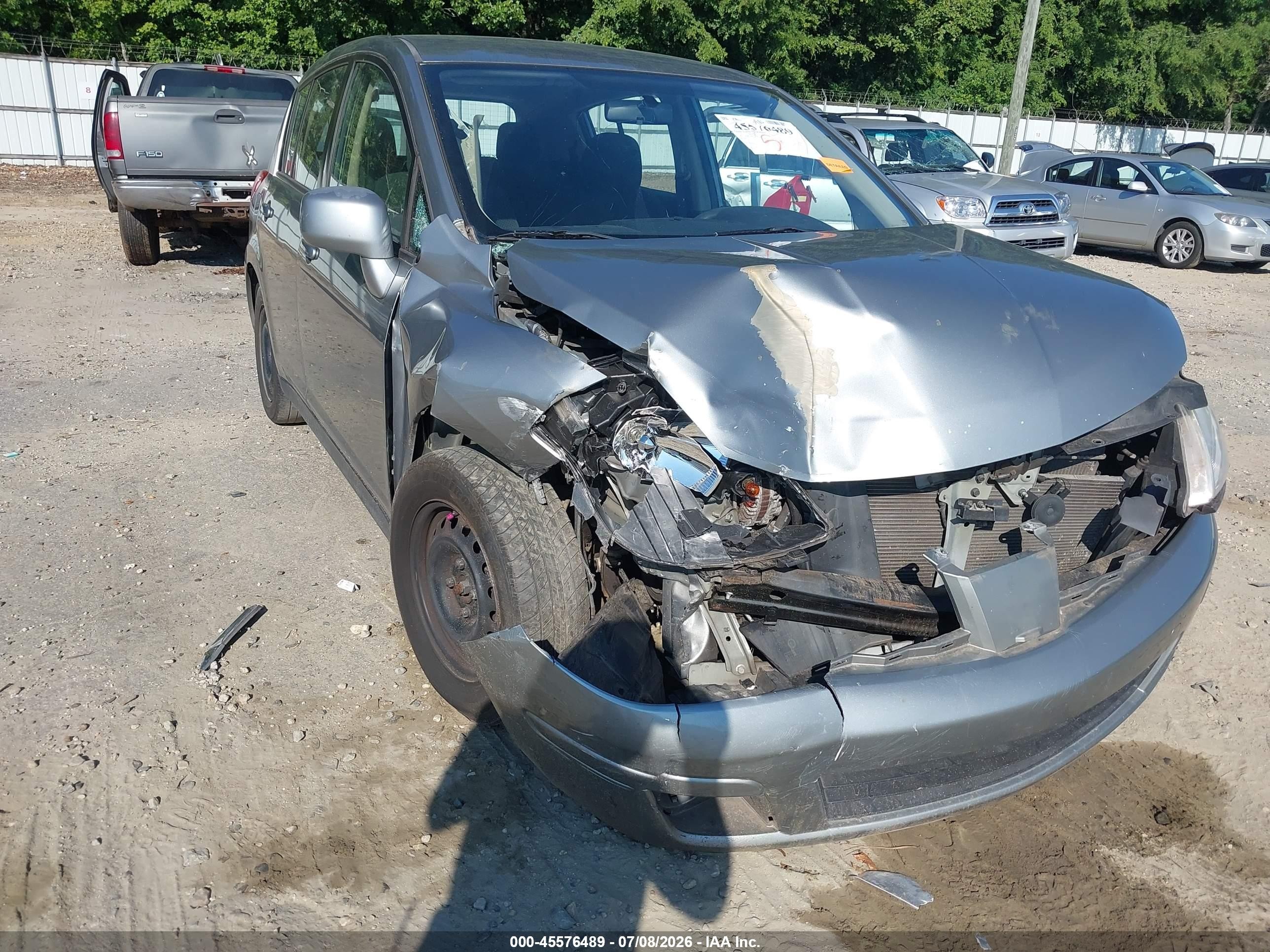 2011 Nissan Versa 1.8s Серый vin: 3N1BC1CP7BL504441