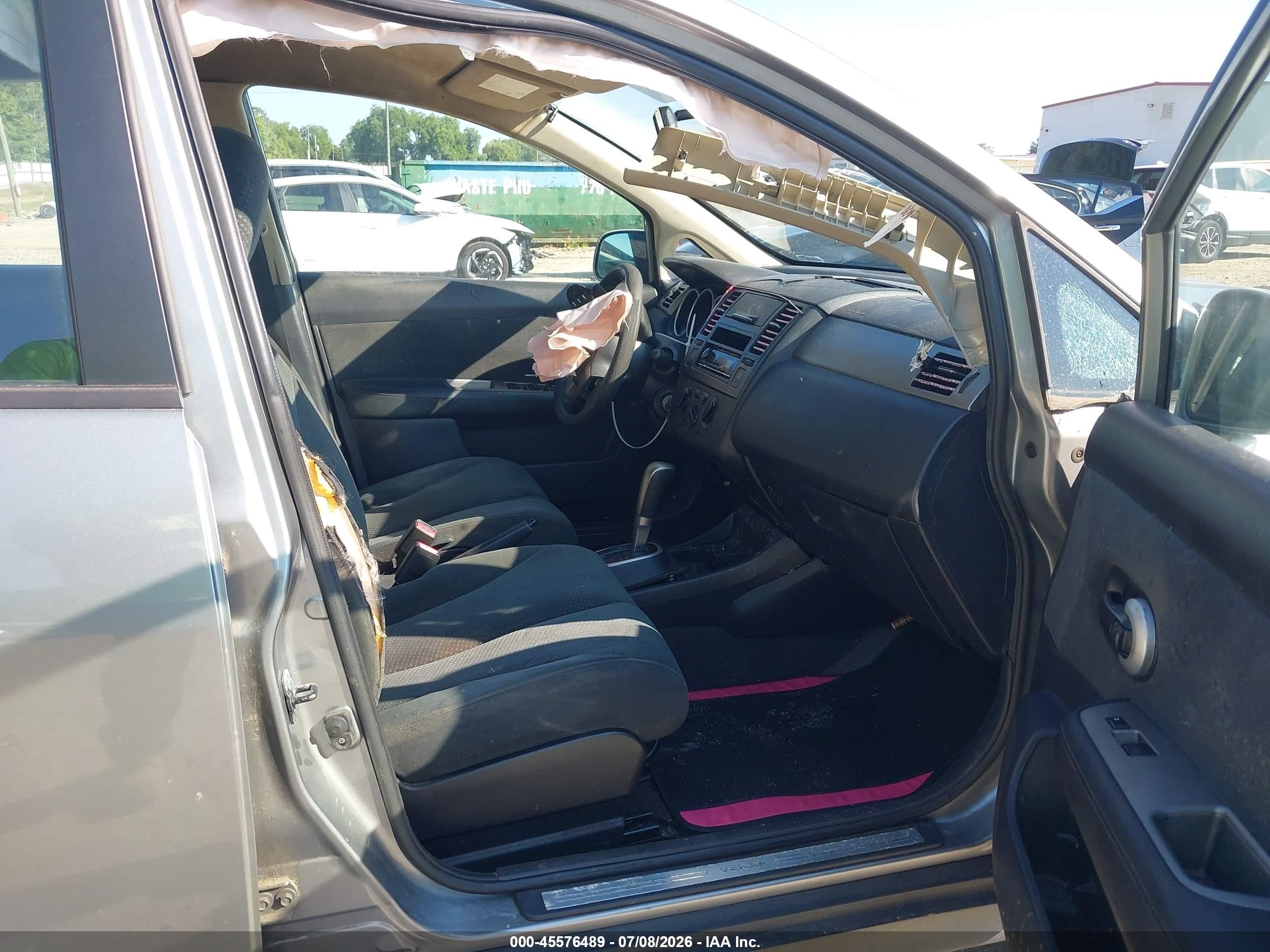 2011 Nissan Versa 1.8s Серый vin: 3N1BC1CP7BL504441