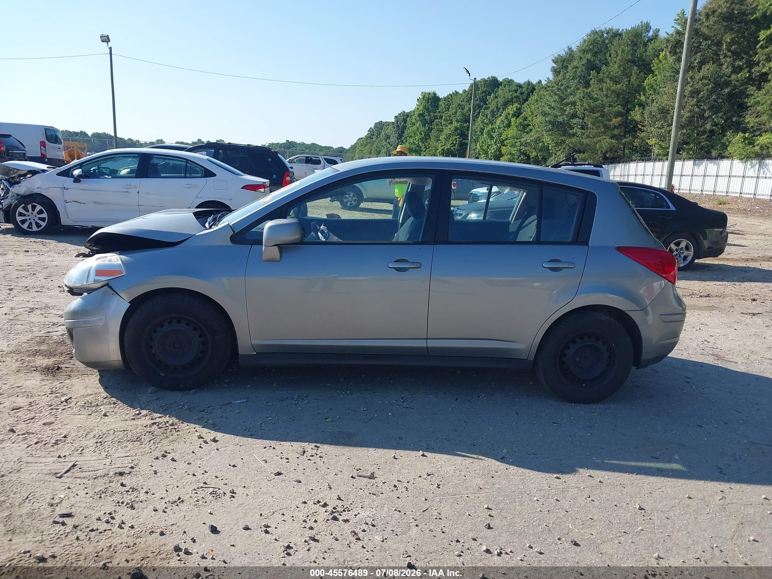 2011 Nissan Versa 1.8s Серый vin: 3N1BC1CP7BL504441