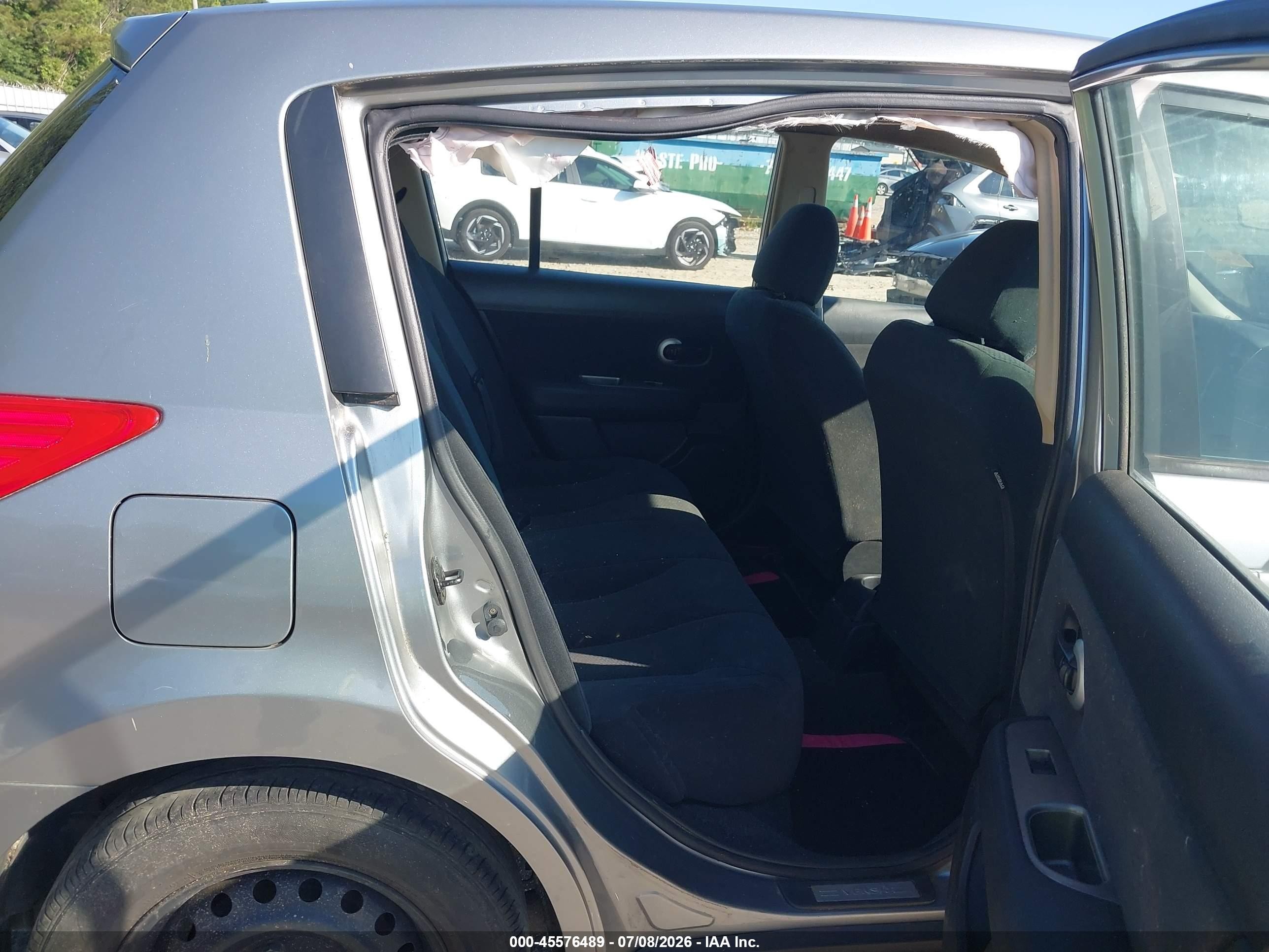 2011 Nissan Versa 1.8s Серый vin: 3N1BC1CP7BL504441